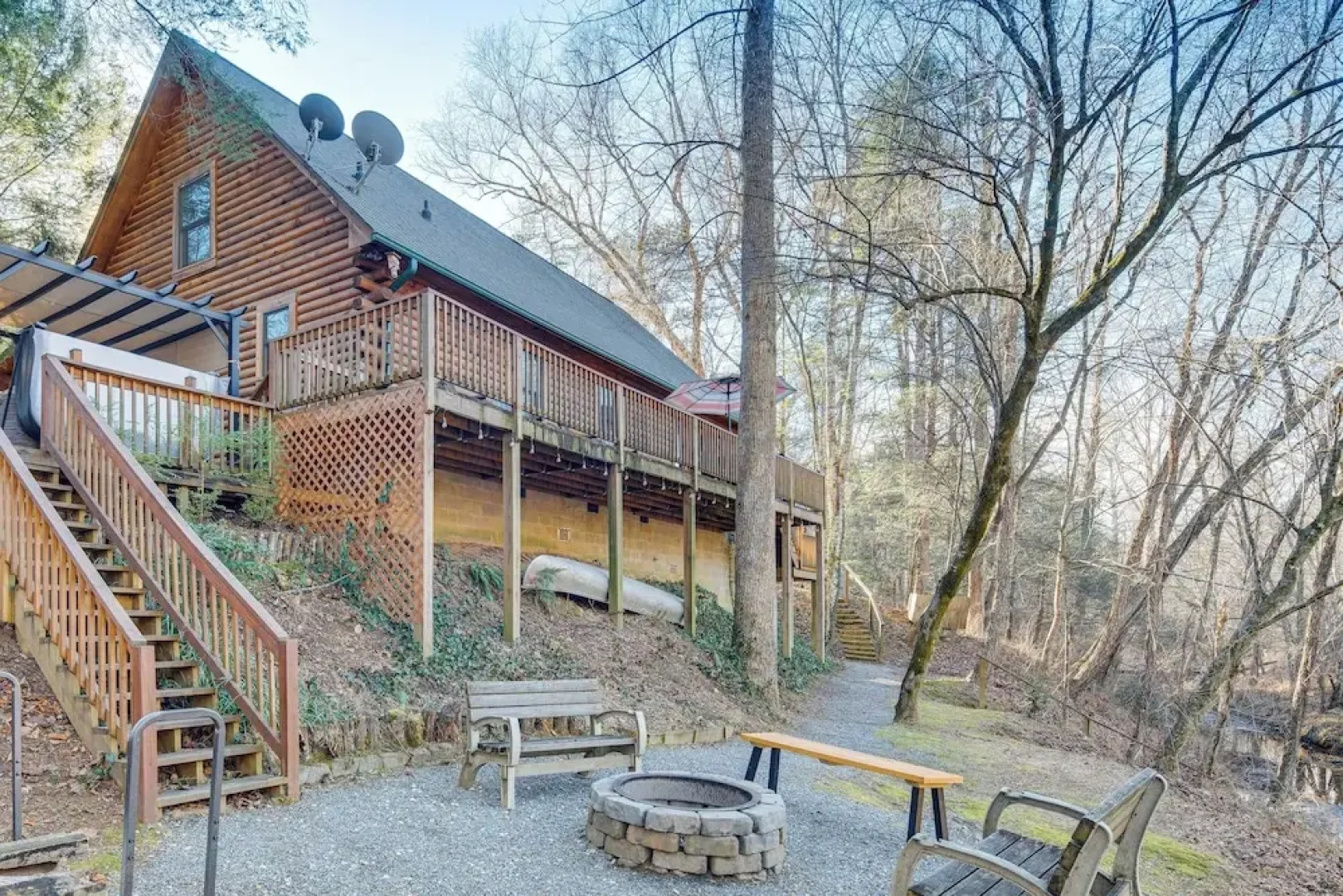 Pet-friendly Cabin w/ Loft: 5 Mi to Lake Lure!
