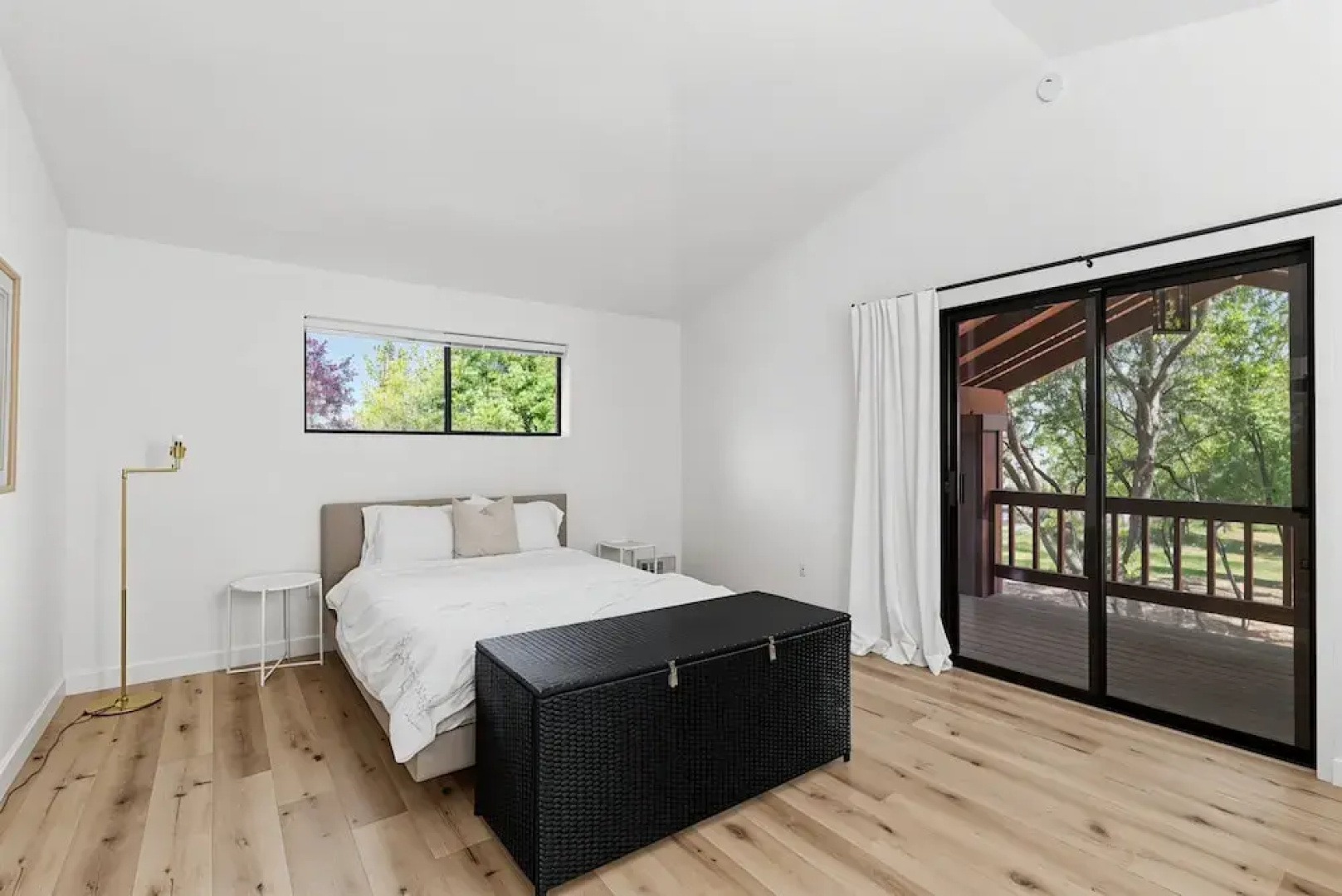 The Red House - Near Golf, Beaches & Communal Pool by Yosemite Region Resorts