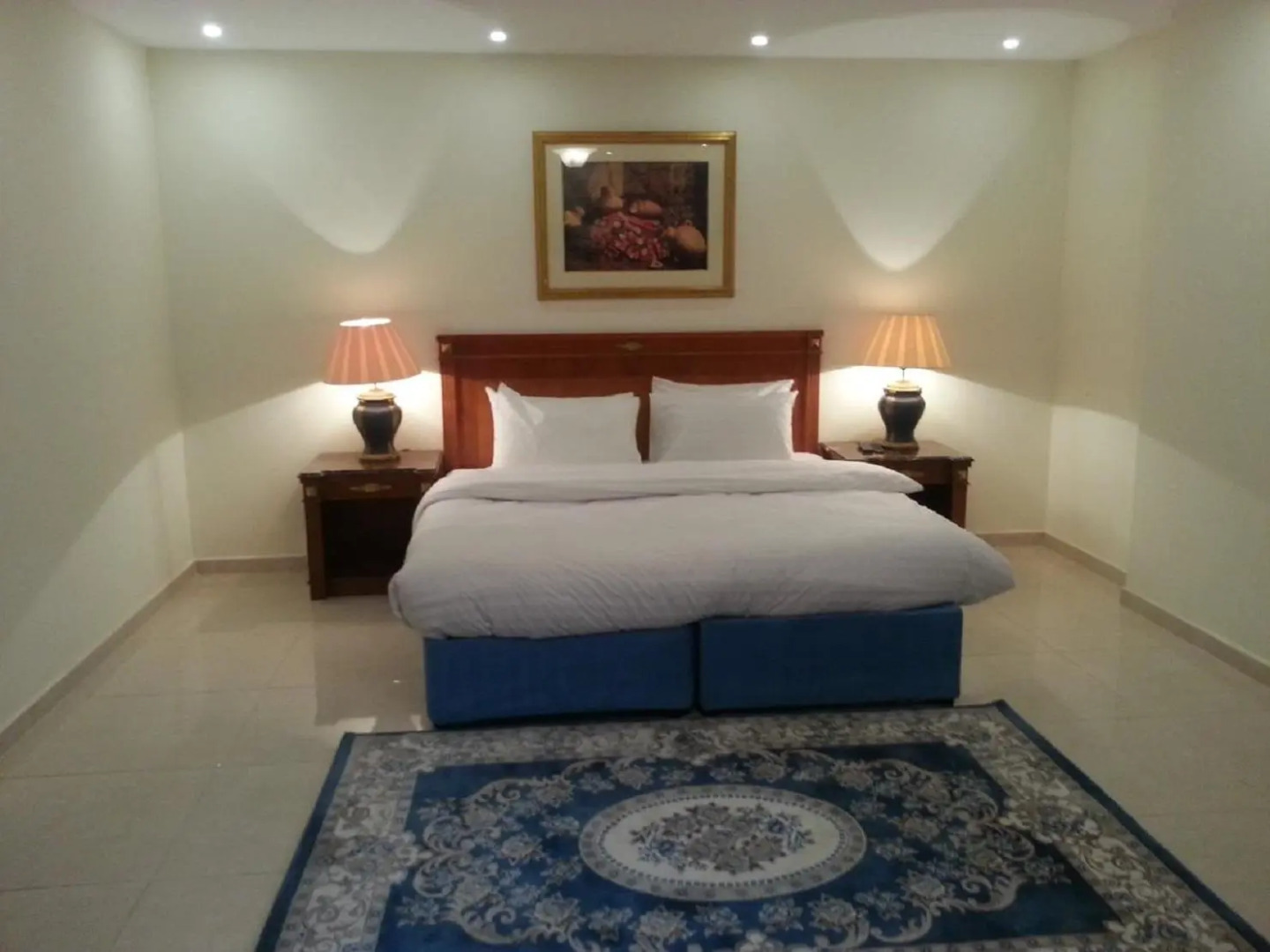 LA Fontaine Royal Hotel