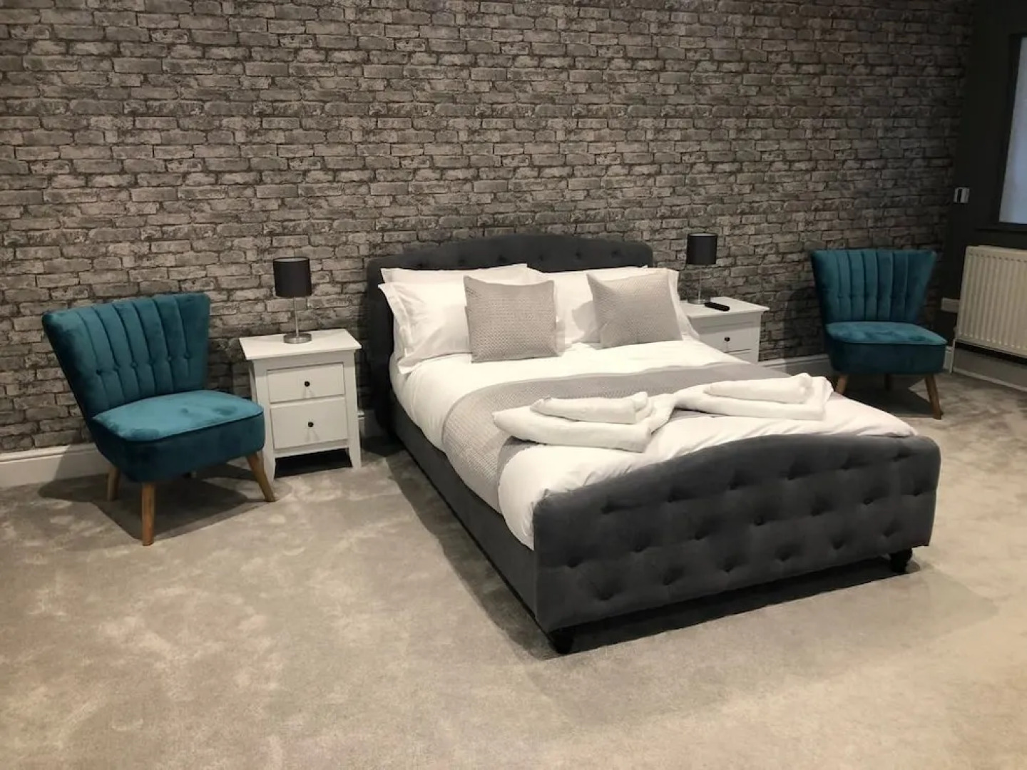 Beautiful Family Home With 42ft Pool & Cinema Room