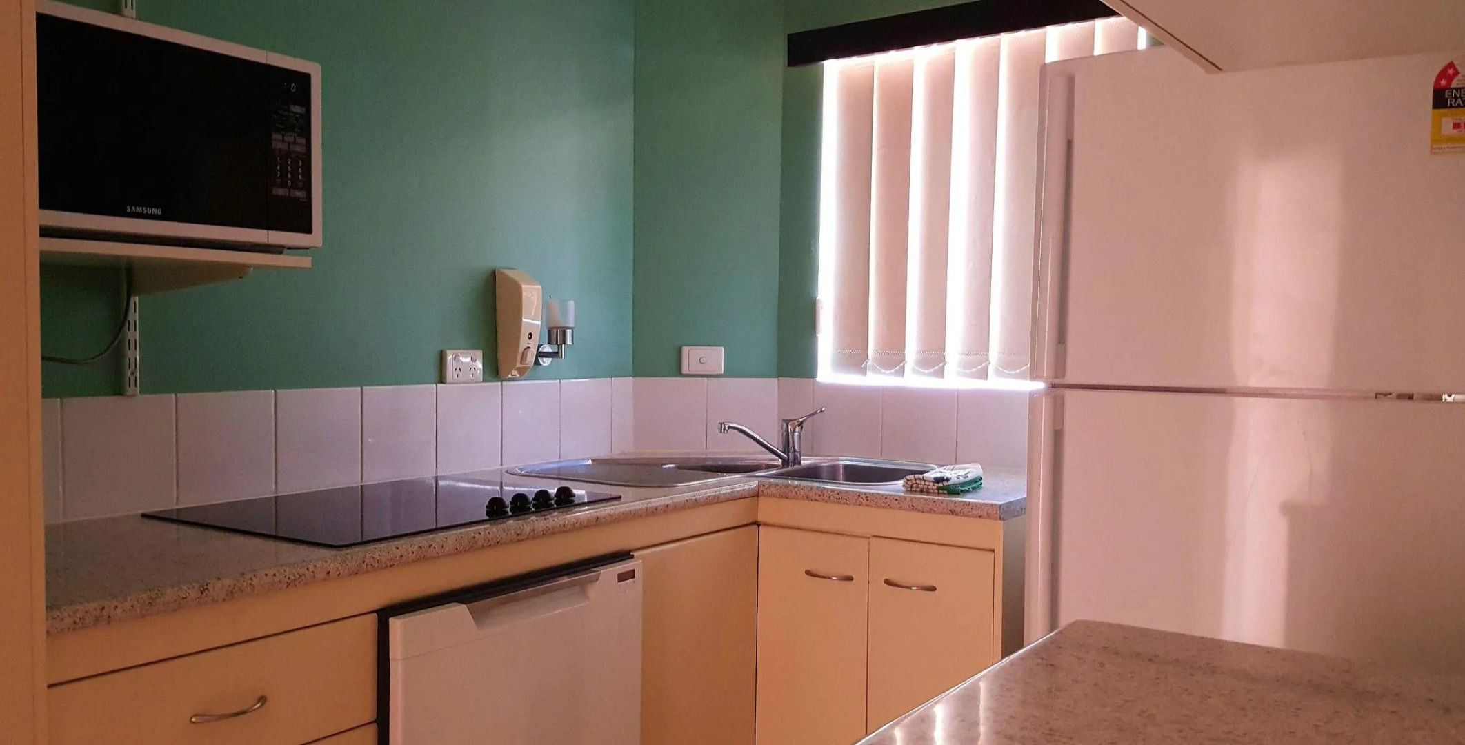 Golden Sands Beachfront Apartment Resort