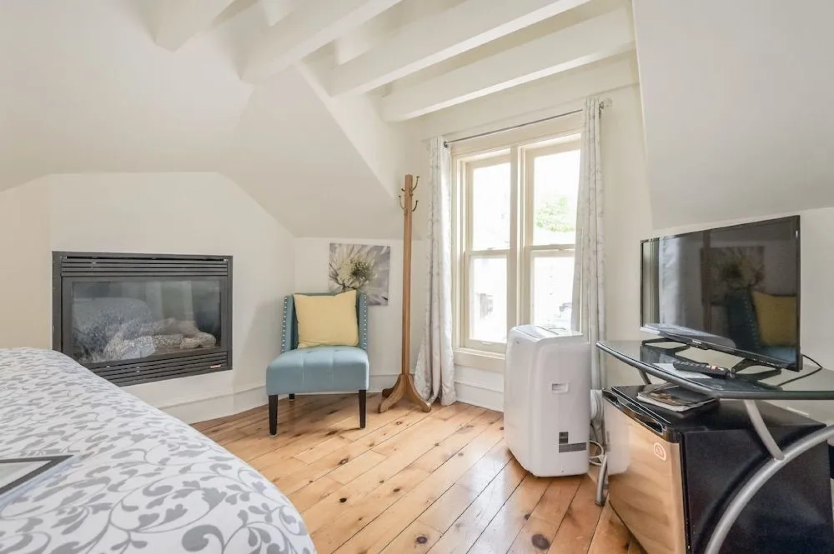 Van Galis Cafe and Inn