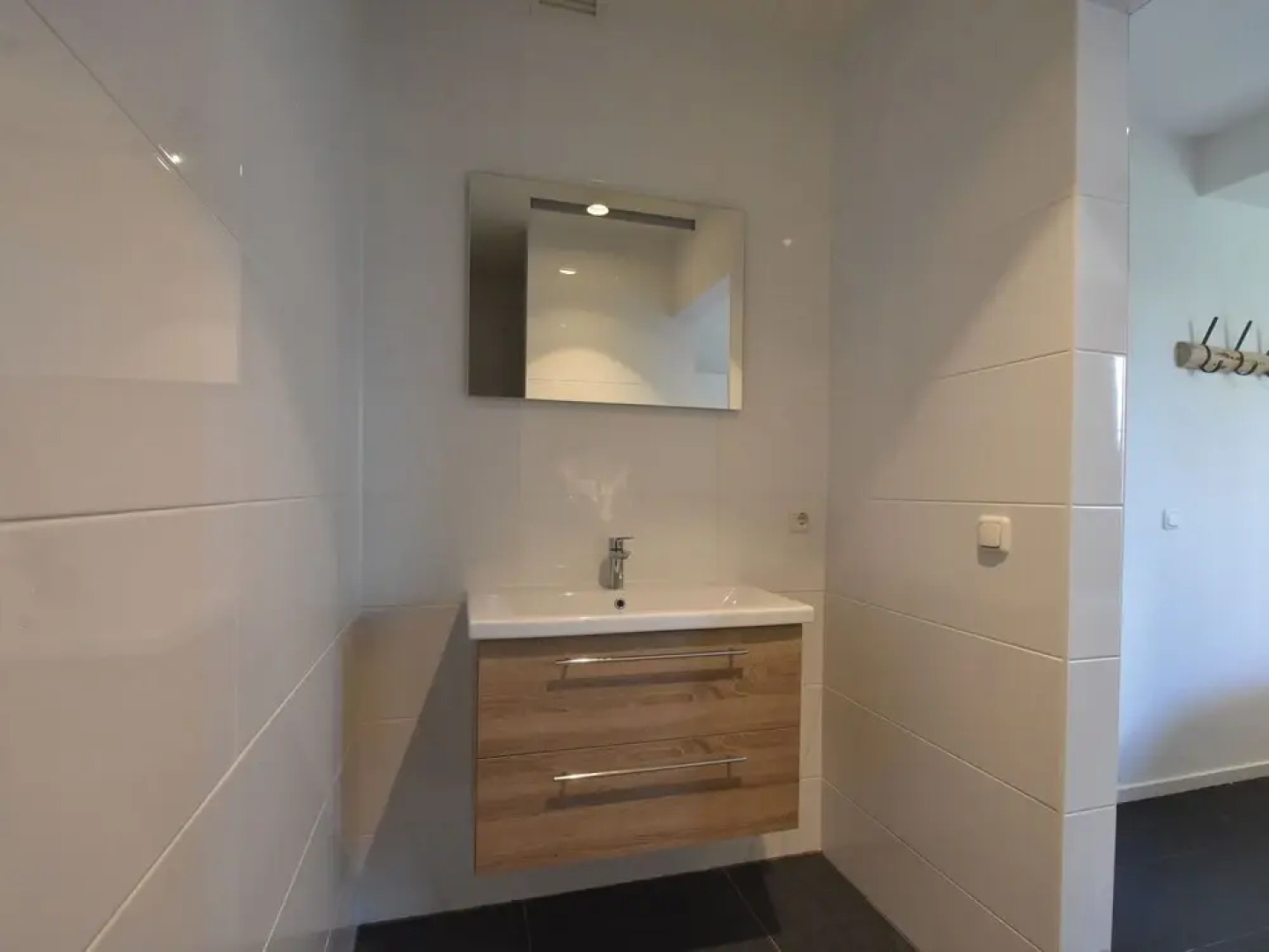 Modern Villa with Large Garden by the Water with Hot Tub & Infrared Sauna