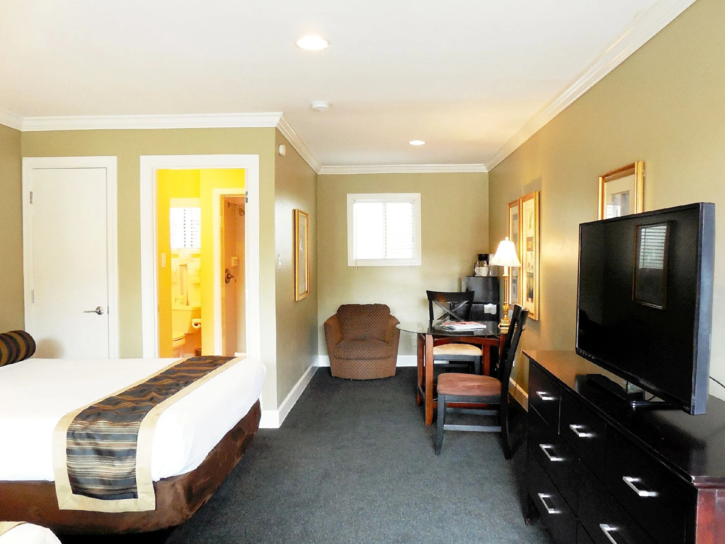 Sea Breeze Inn And Cottages