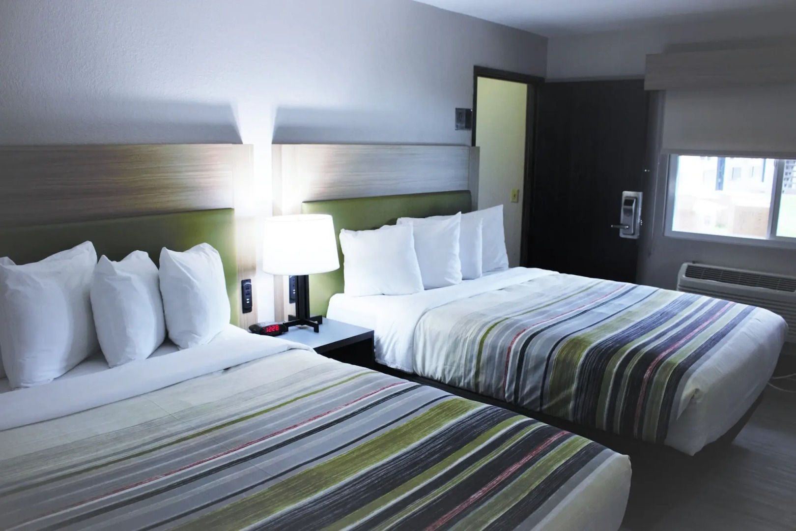 Country Inn & Suites by Radisson, Monterey Beachfront-Marina, CA