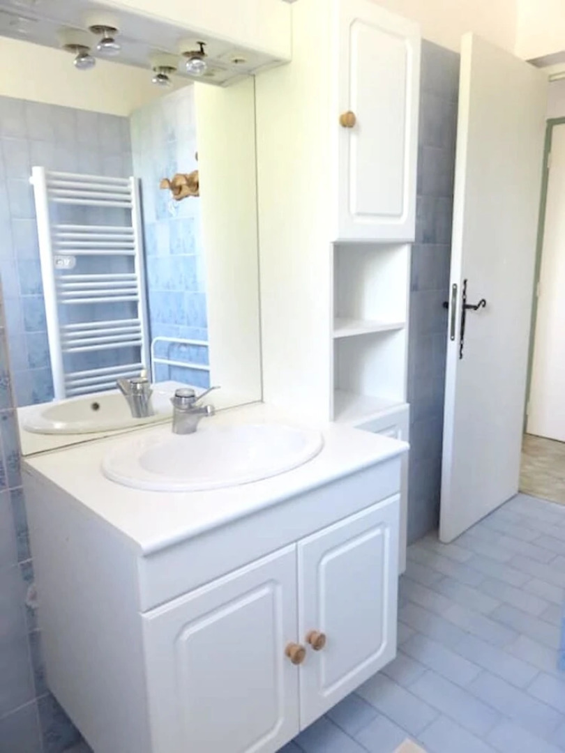 House With 5 Bedrooms in Mérindol, With Wonderful Mountain View, Furni