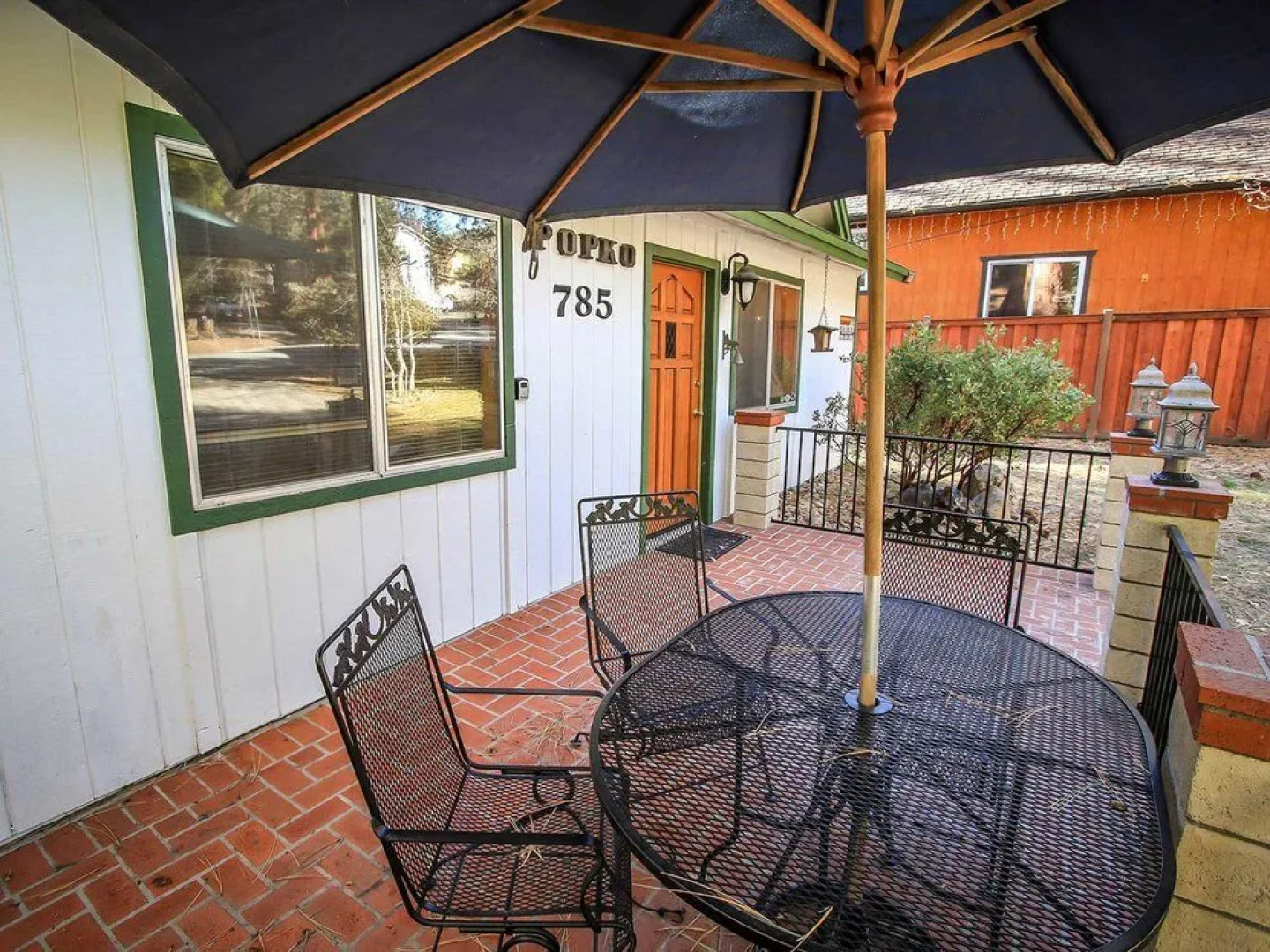 Popko's Place 1426 by RedAwning