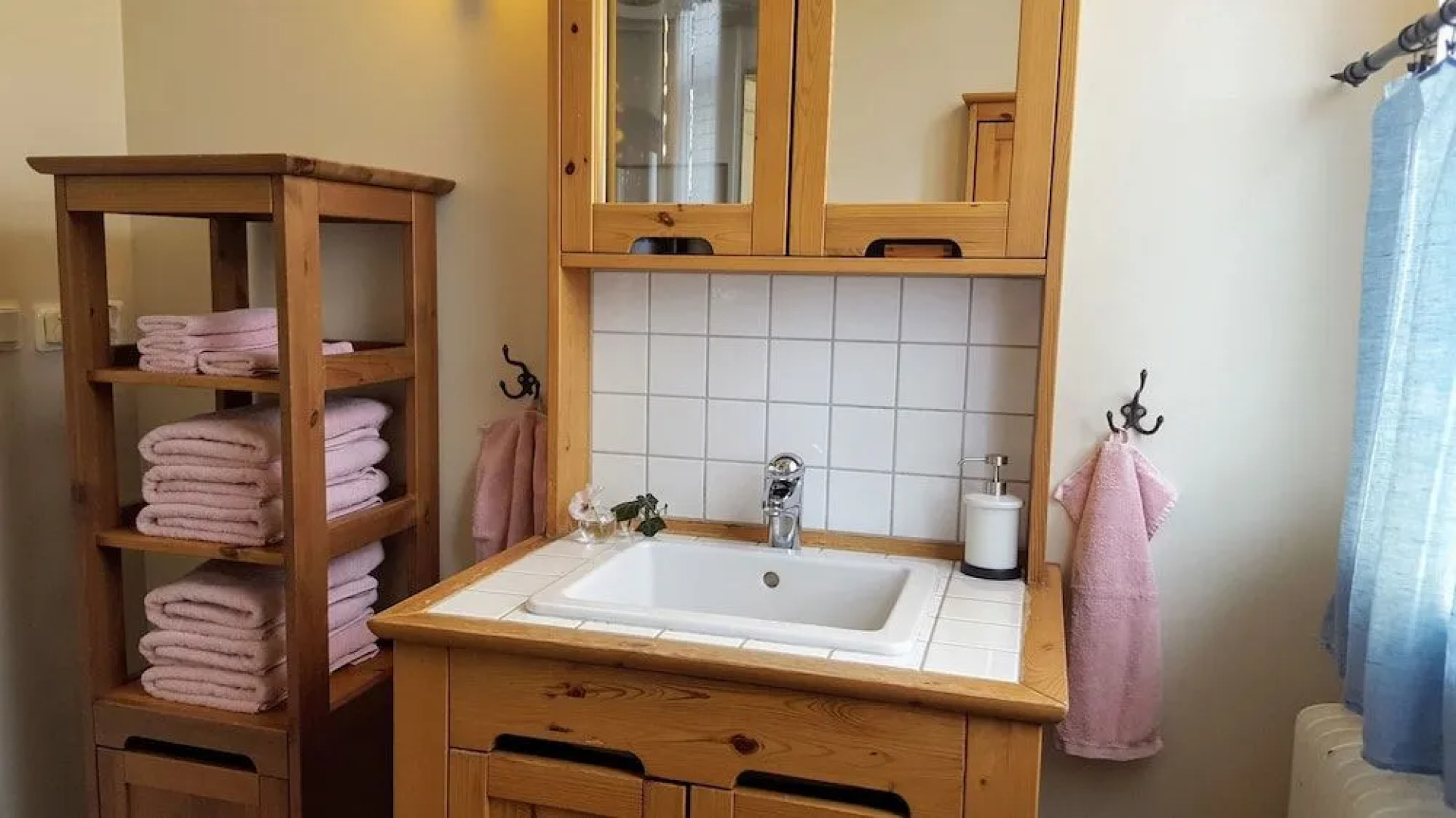 Hagbackens Gård Bed & Breakfast