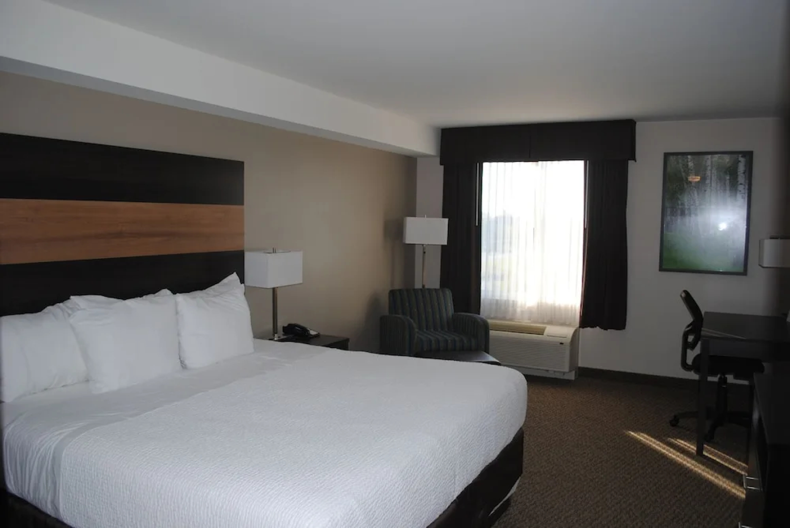 Days Inn and Suites Lindsay
