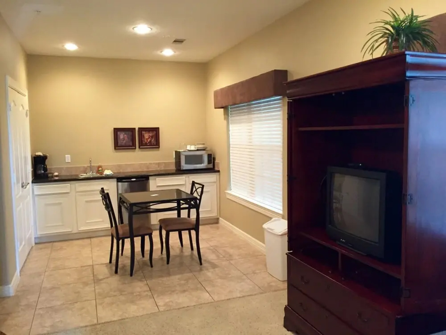 Southern Empress Lakeside Condominiums