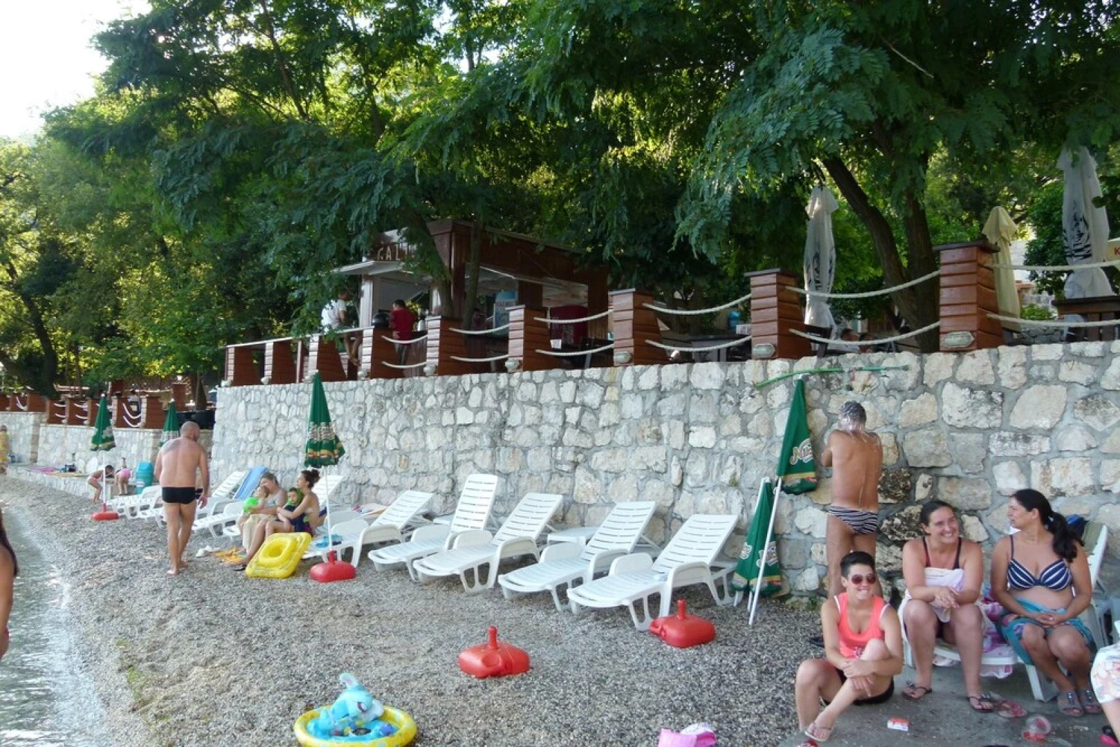 Spacious Family 4BR Seaside House, Fantastic Sea Views, 20 Meters to Beach