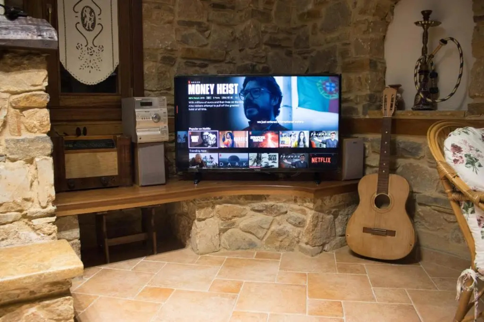 Rustic, luxurious,garden villa 70m from the sea