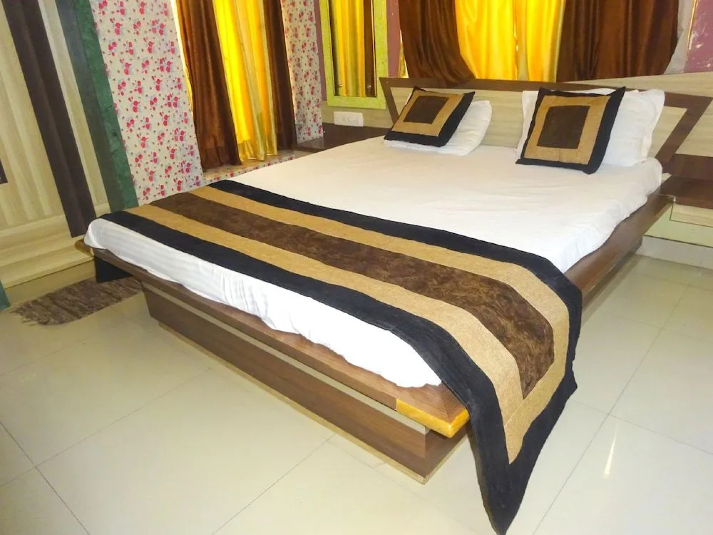 Hotel Raj Palace by Sky Stays