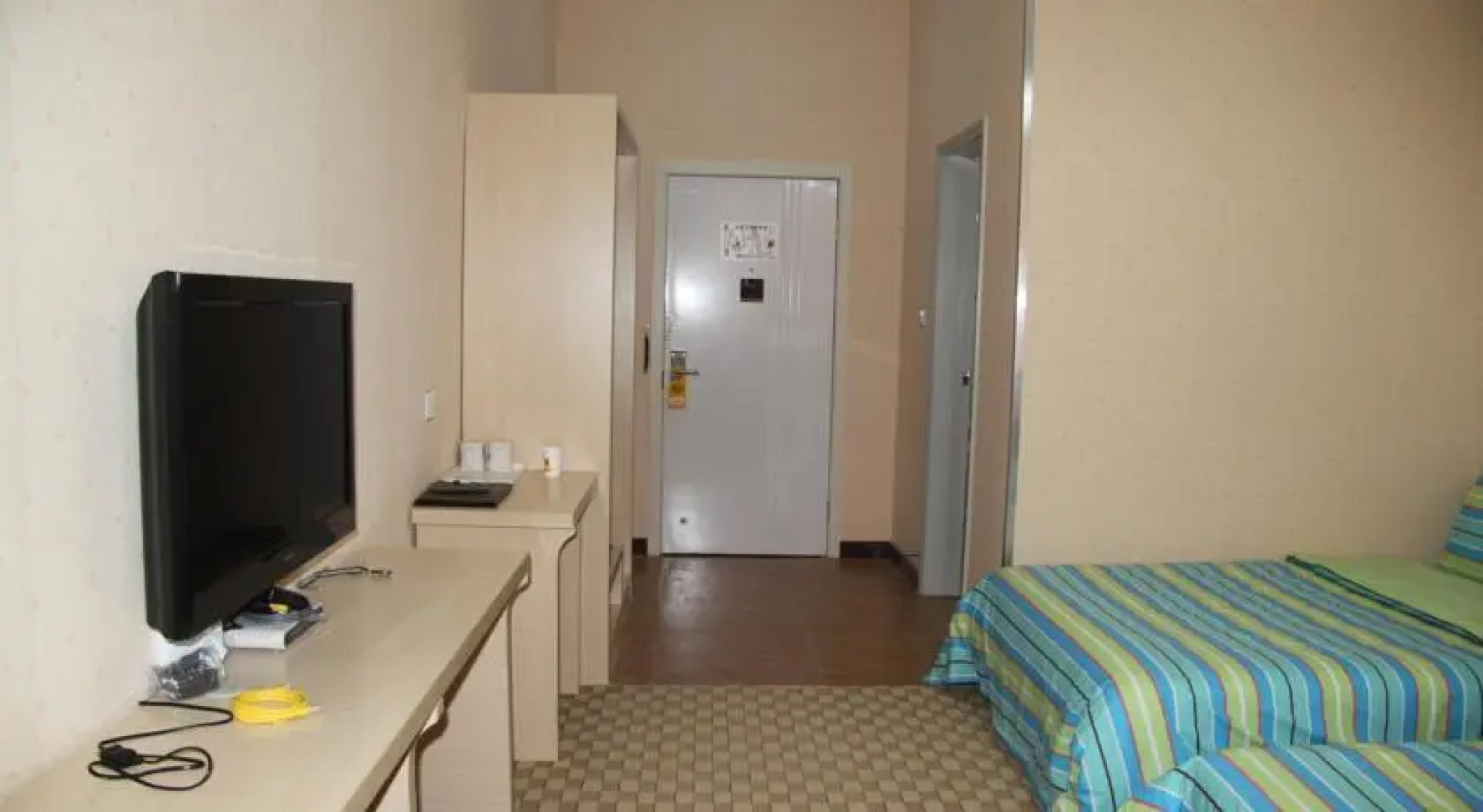 Super 8 - Kashi Old Town