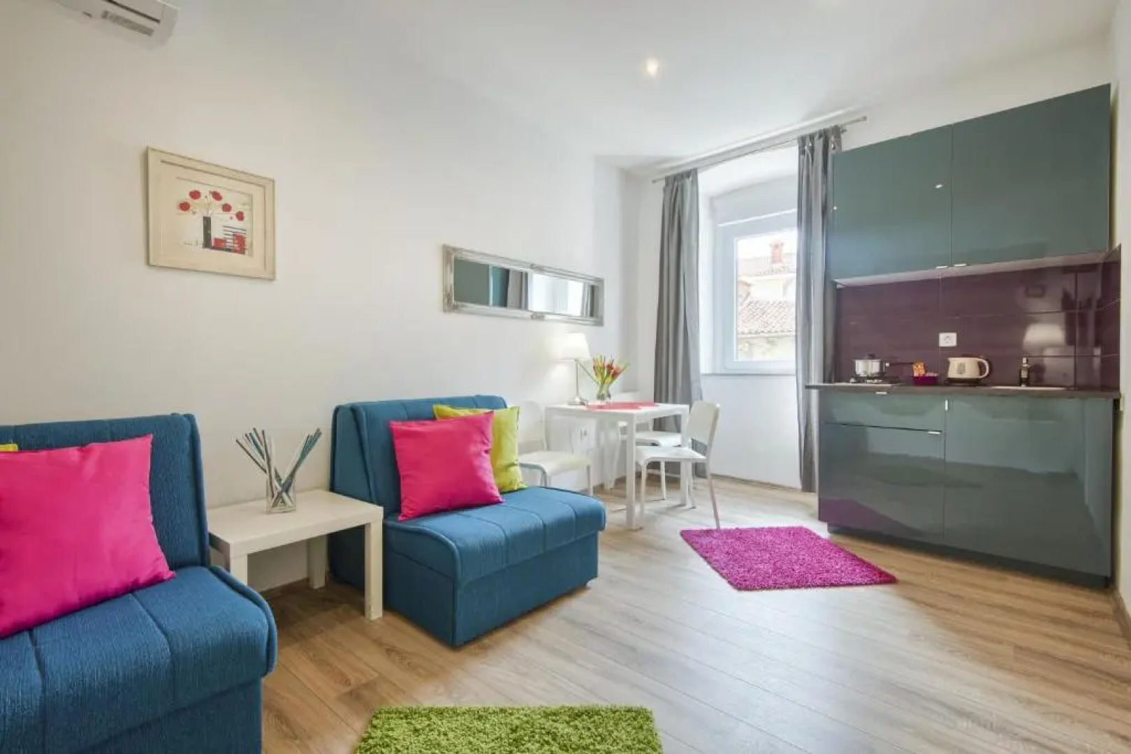 Top Center Rooms & Studio