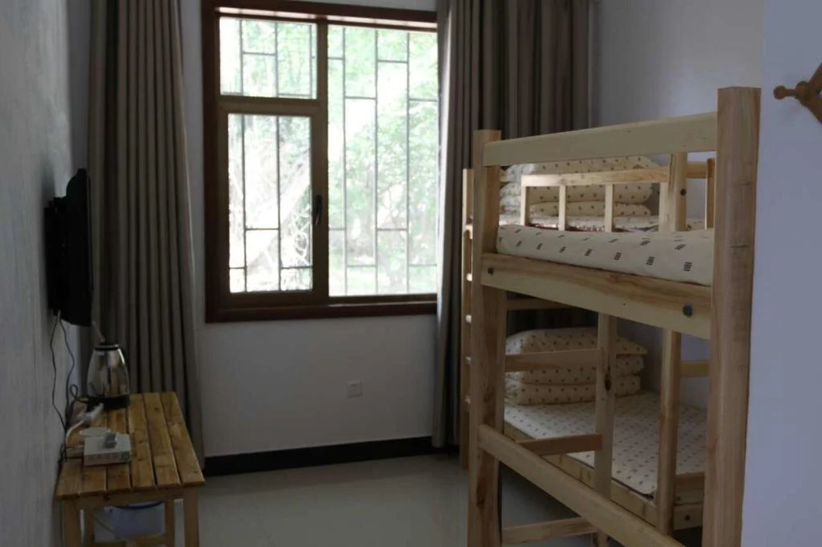 Dunhuang Mountian Spring Hostel