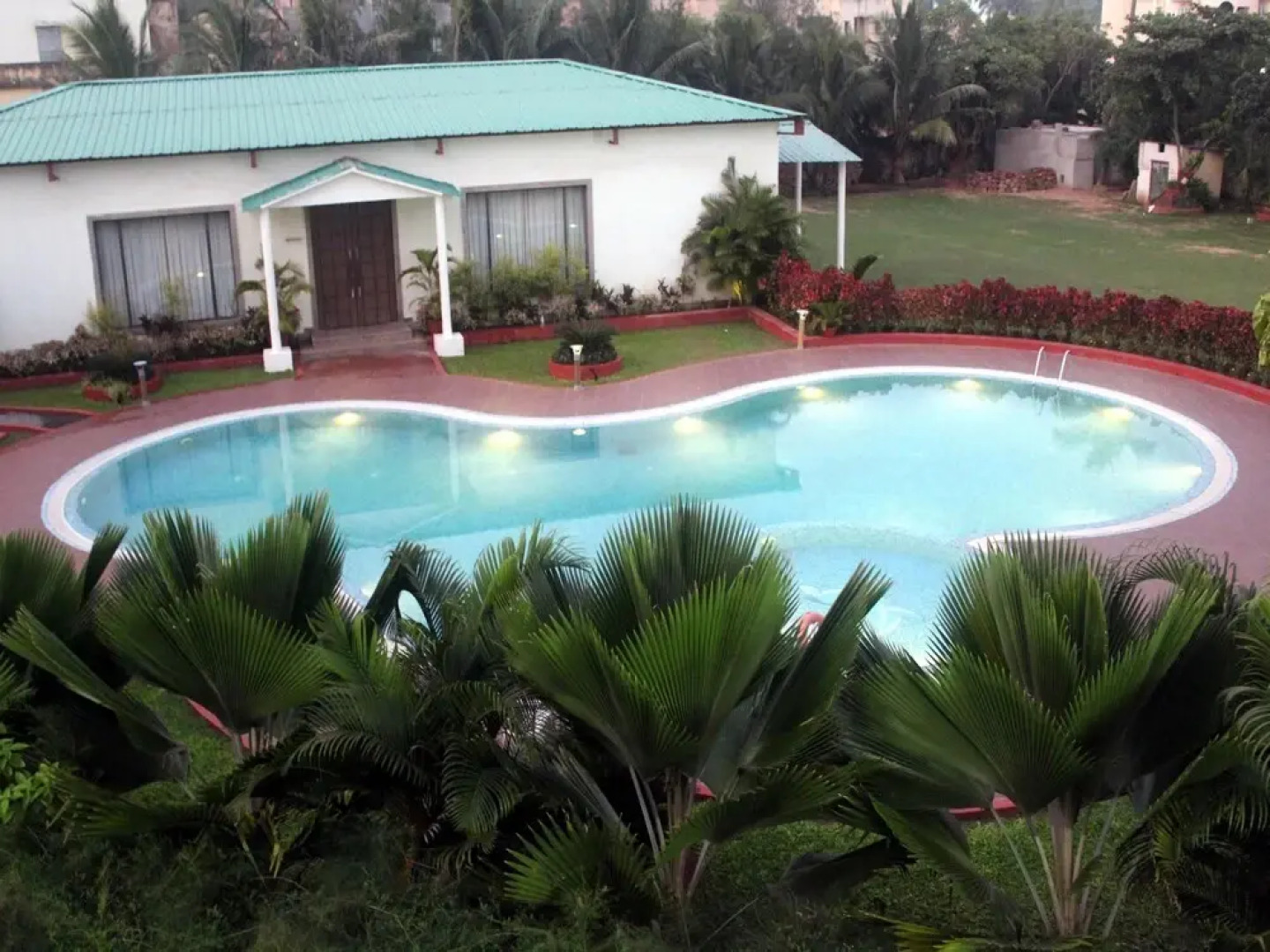 OYO 3010 Chanakya BNR Hotel