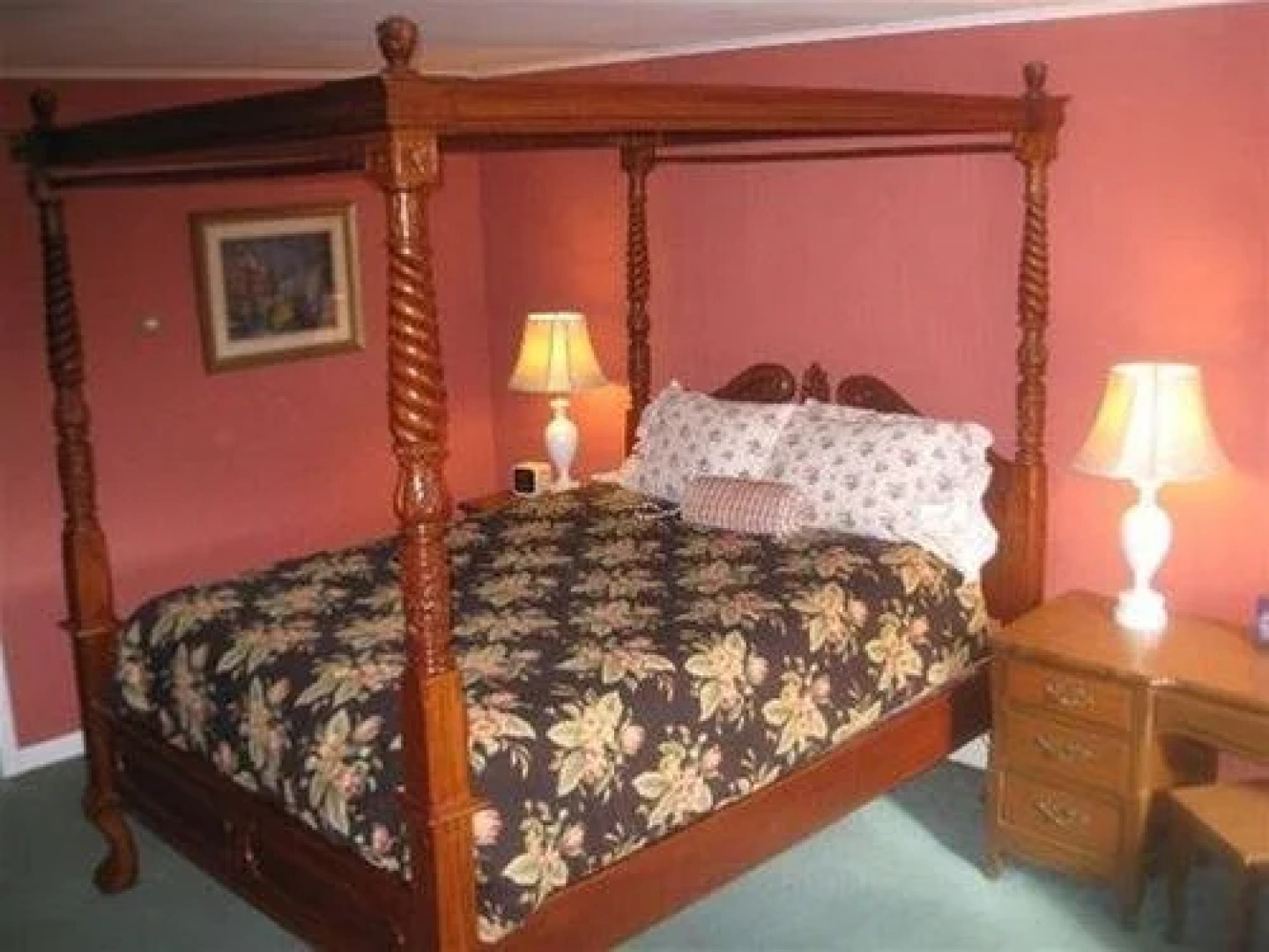 Antons on The Lake Country Inn and Marina