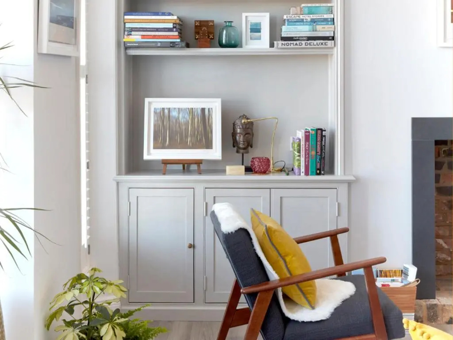 Spacious beach front apartment with stunning sea views