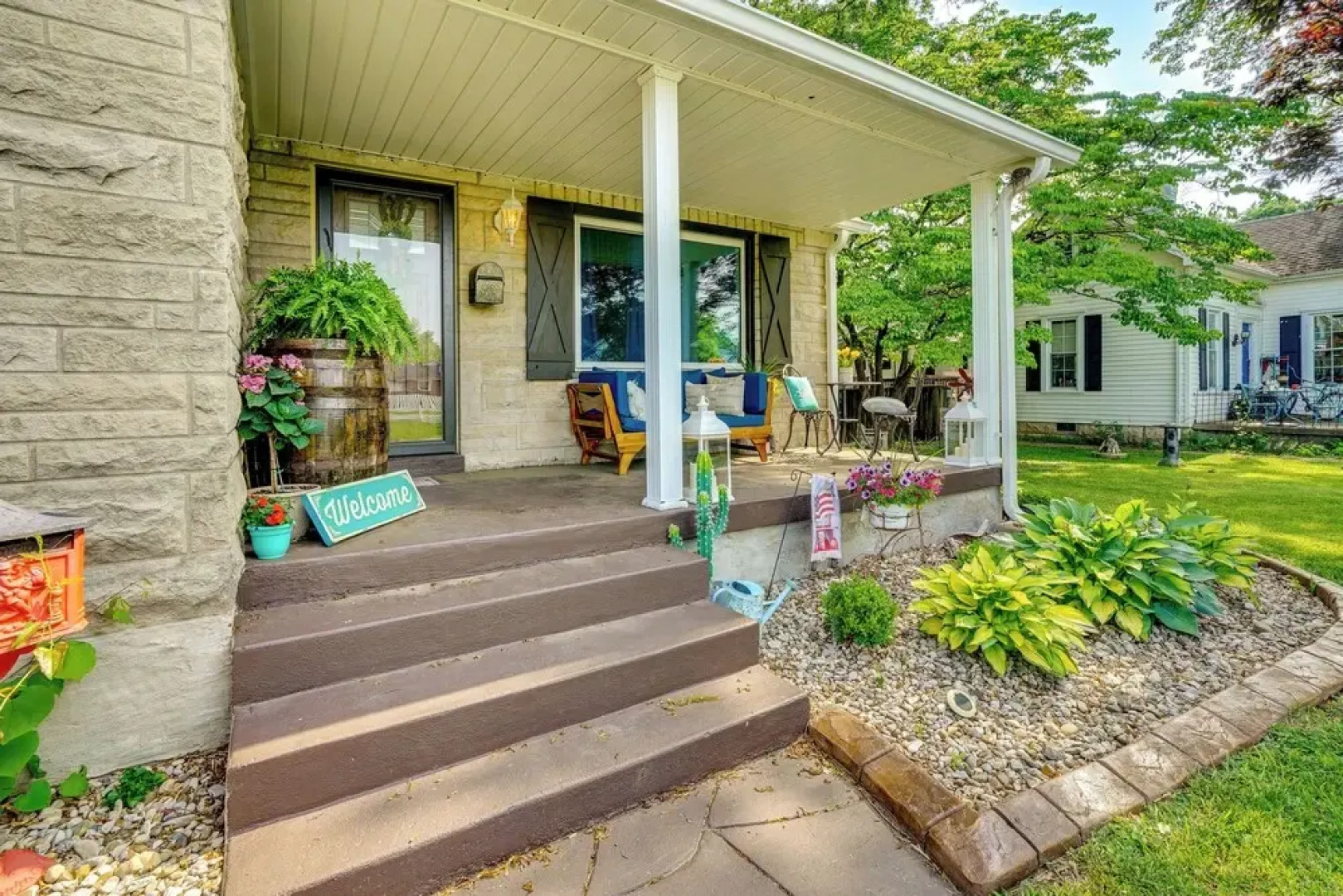 Charming Bardstown Home w/ Deck ~ 1 Mi to Downtown