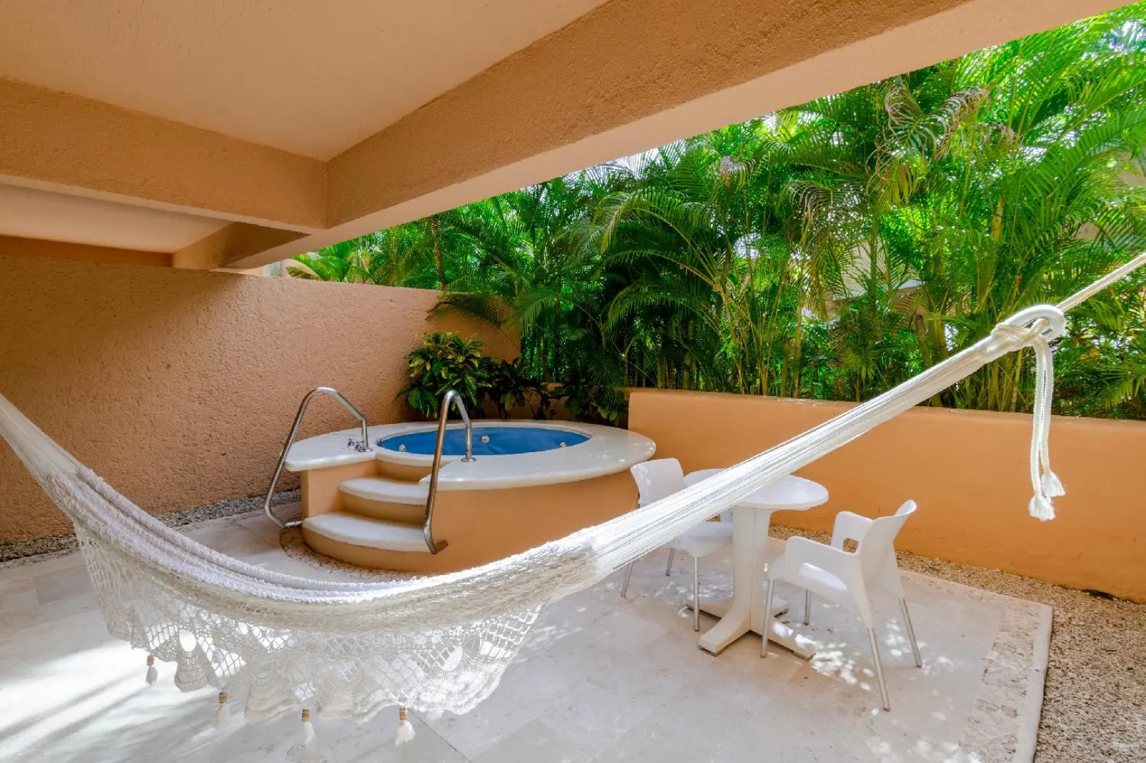 PA Beach Club & Hotel