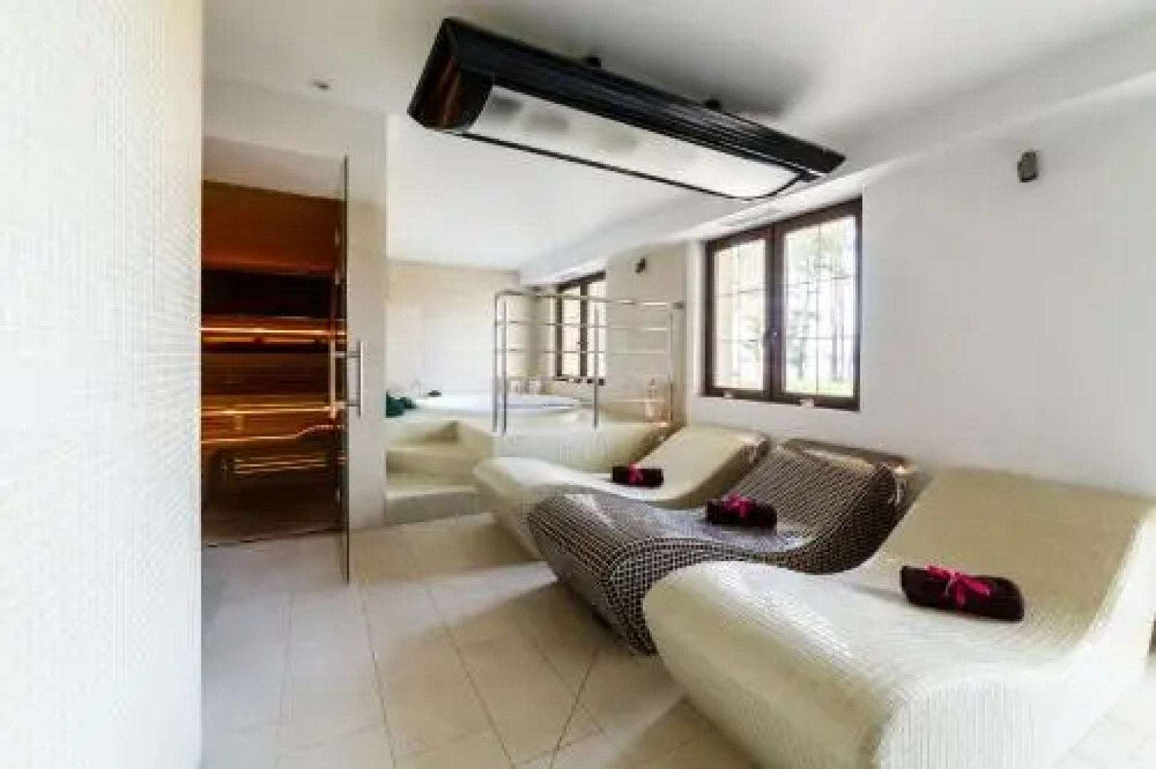 Sanvit Lake Resort & Spa