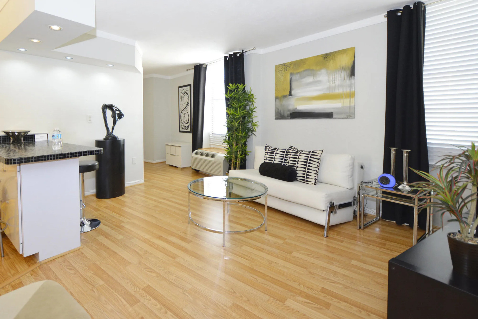 Art Deco Ocean Walk Apartments