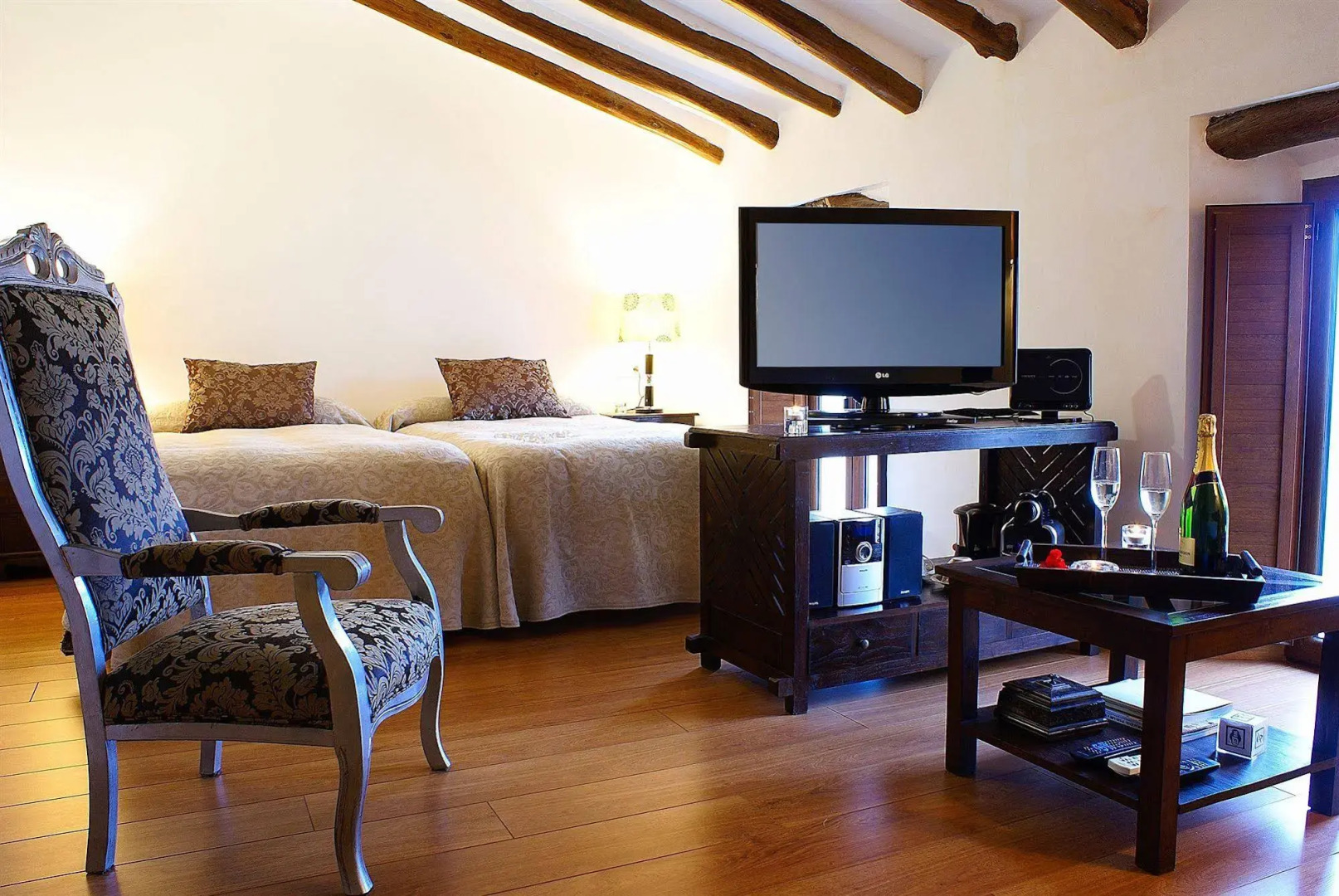 Cases Noves - Adults Only