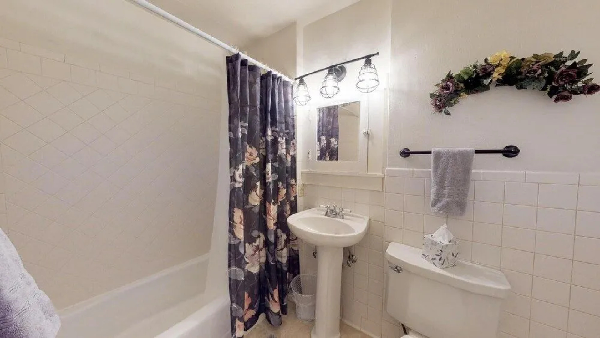 Mulberry Place: A Charming Cottage Near Old Town!