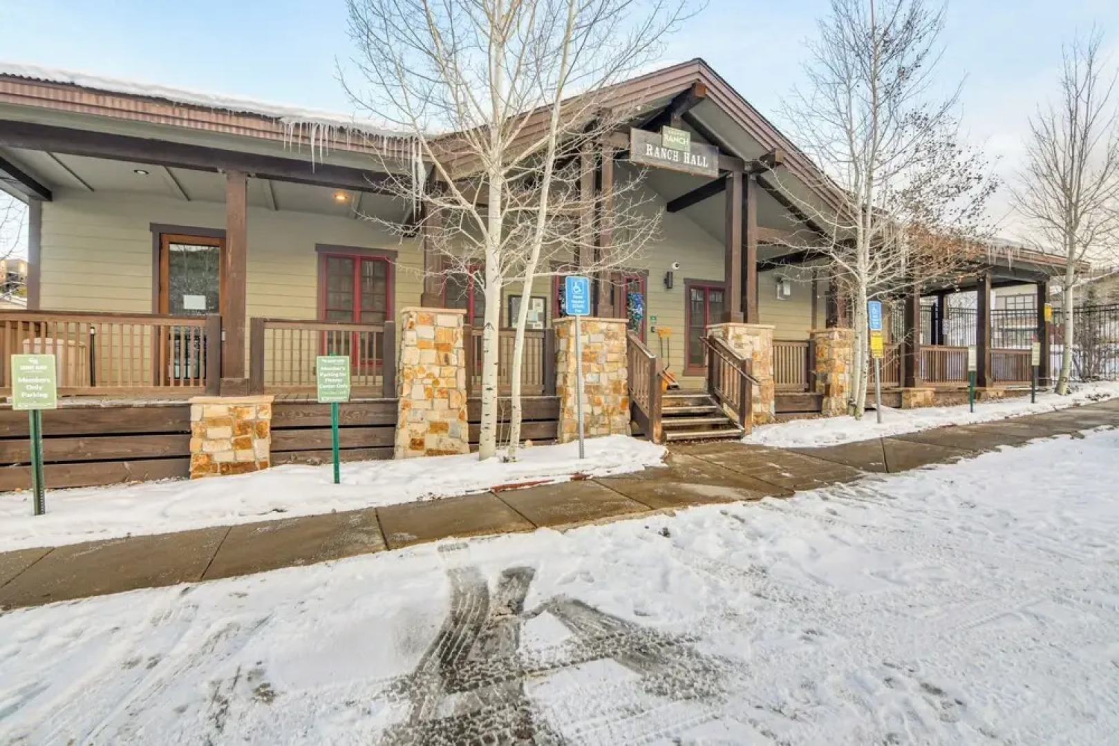 Ski-in/ski-out Granby Ranch Condo w/ Pool Access