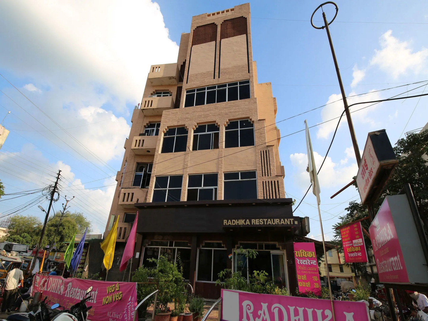 OYO 9305 Hotel Dwarika Inn