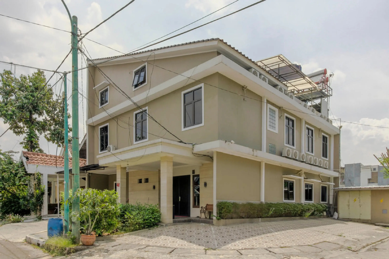 RedDoorz Plus @ Cikarang