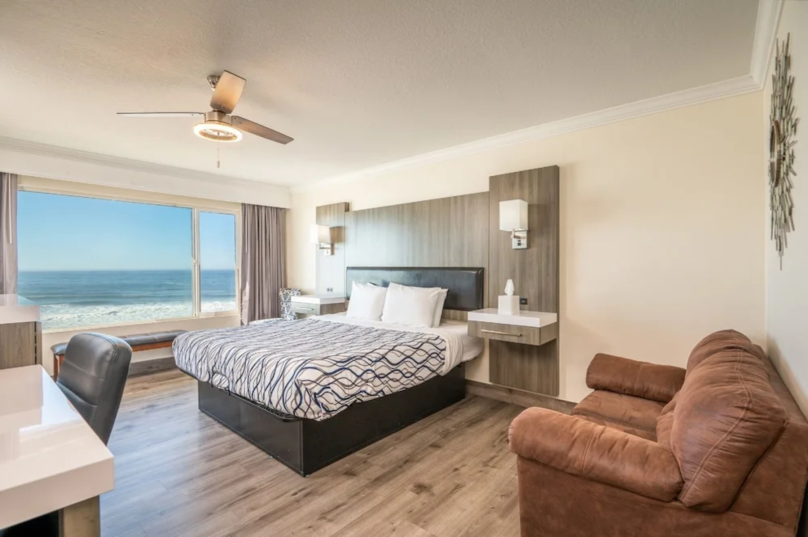 Sailor Jack's Oceanfront Inn