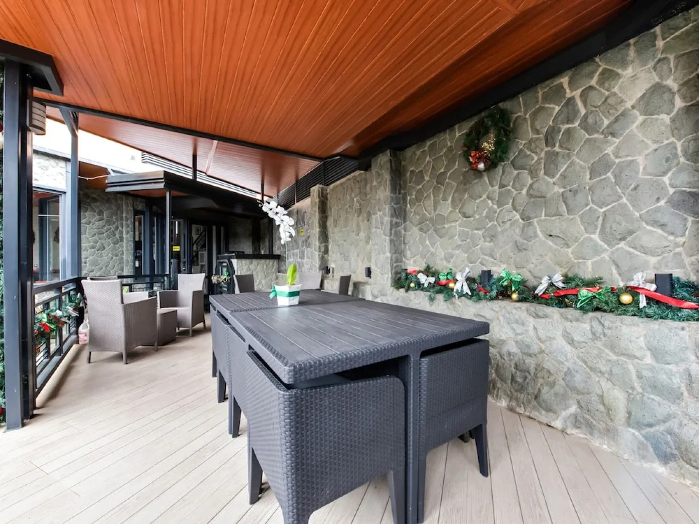 Vaccinated Staff - Capital O 492 Sunset View Ridge Residences