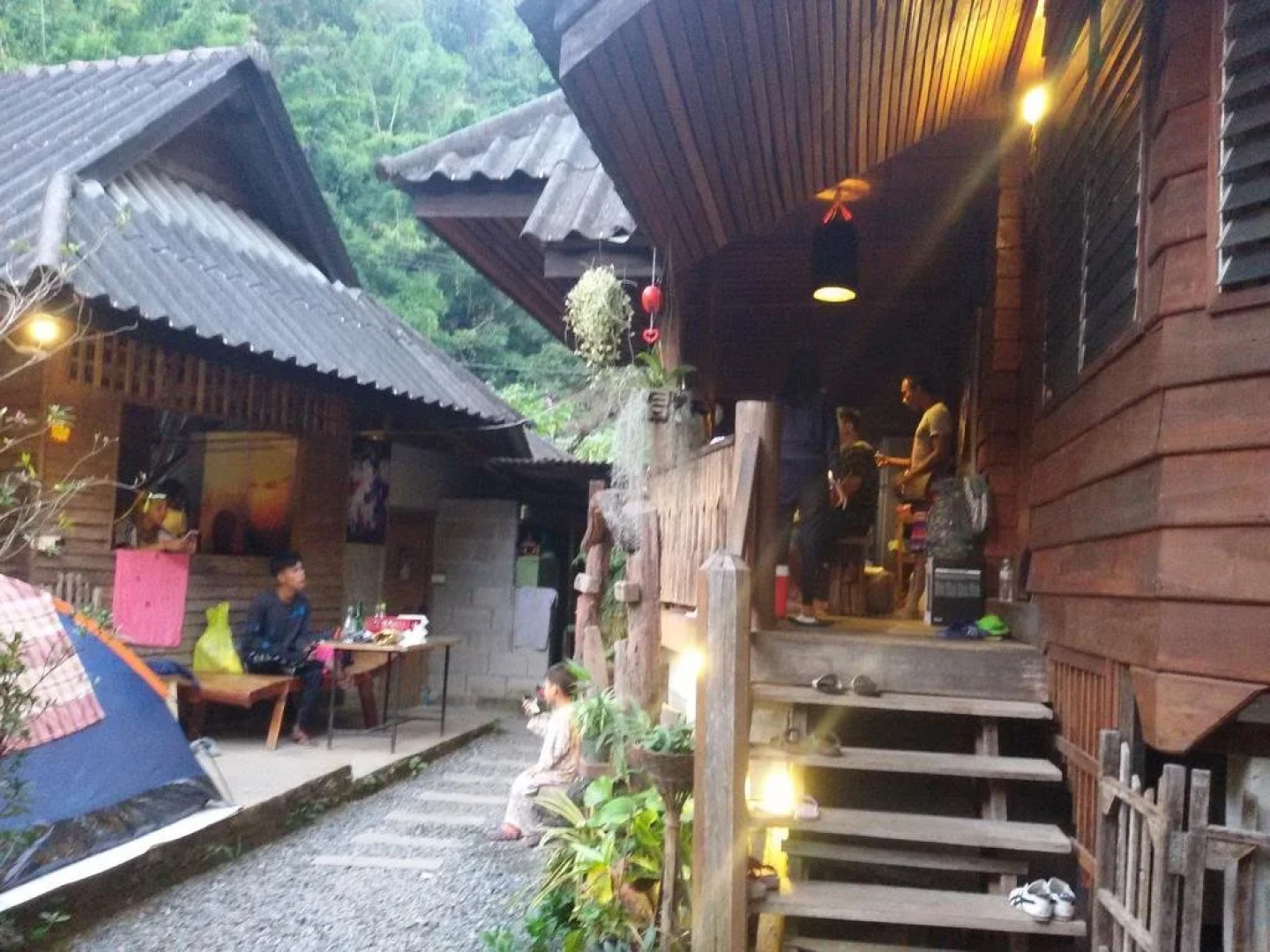 清迈湄康蓬胡安伯格哈格酒店(Maekampong Huean Bog Hug Chiangmai)