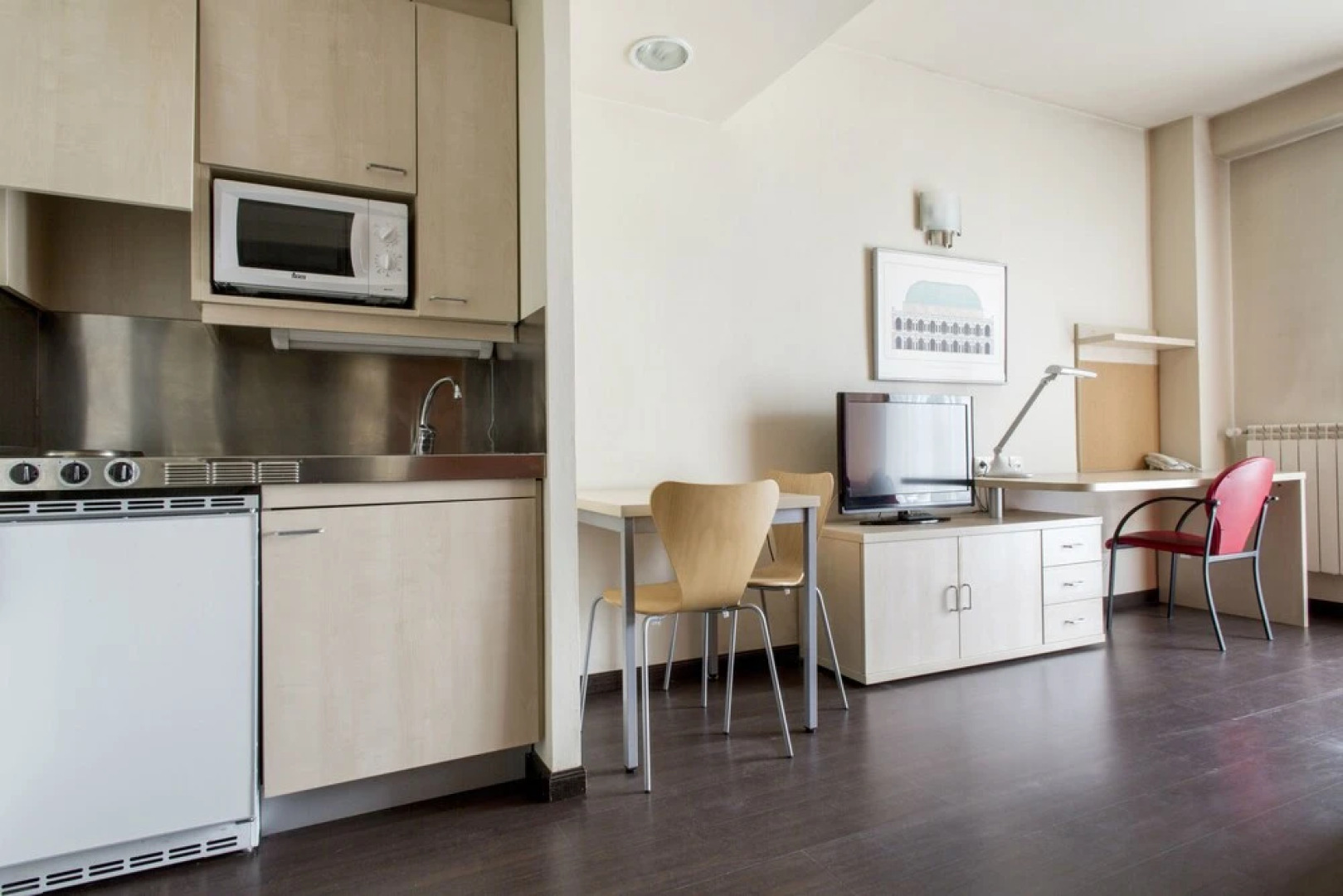 Residencia Universitaria Resa Giner de los Ríos - Hostel