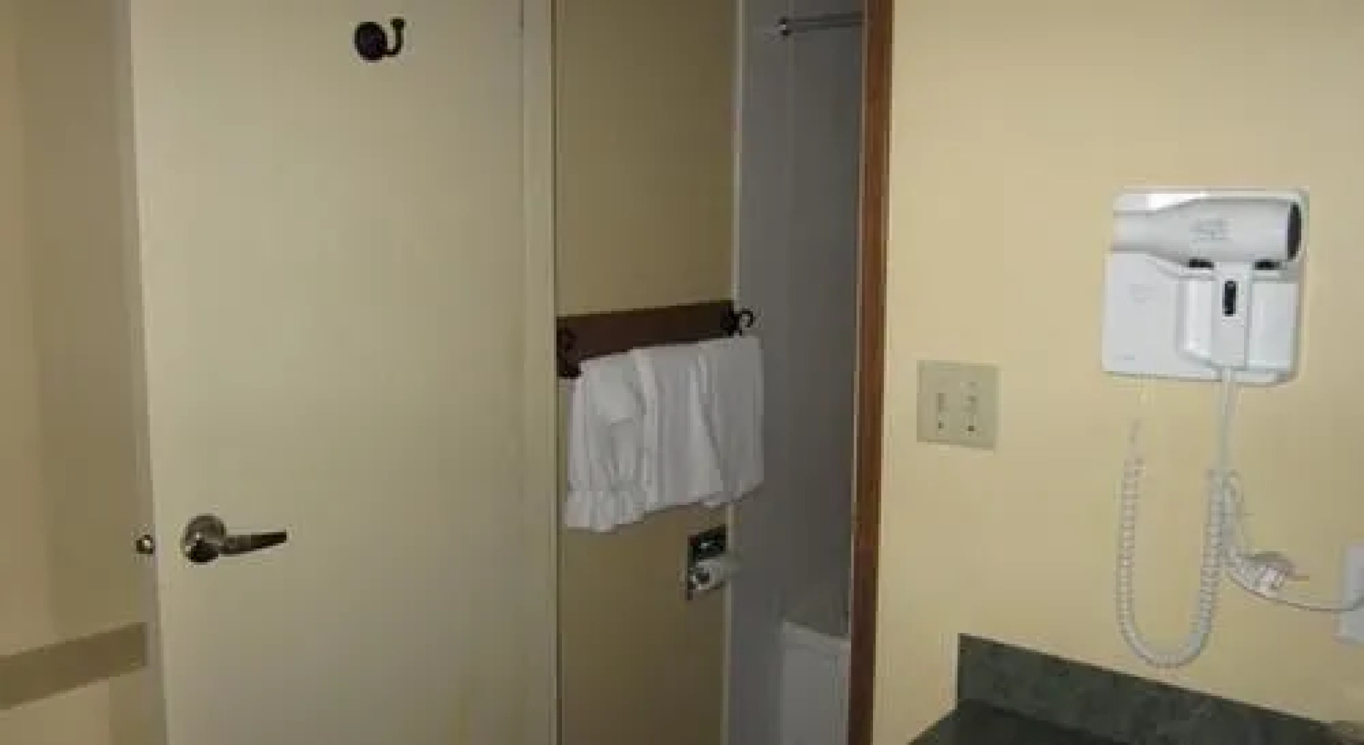 The Pinecone Inn & Suites