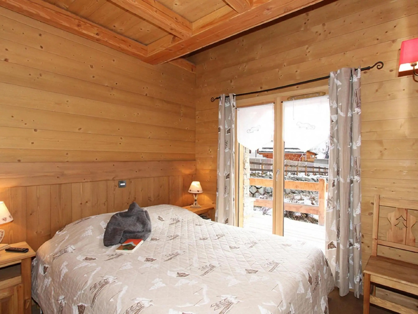 Beautiful 14-person chalet with sauna and private swimming pool in Les Deux Alpes