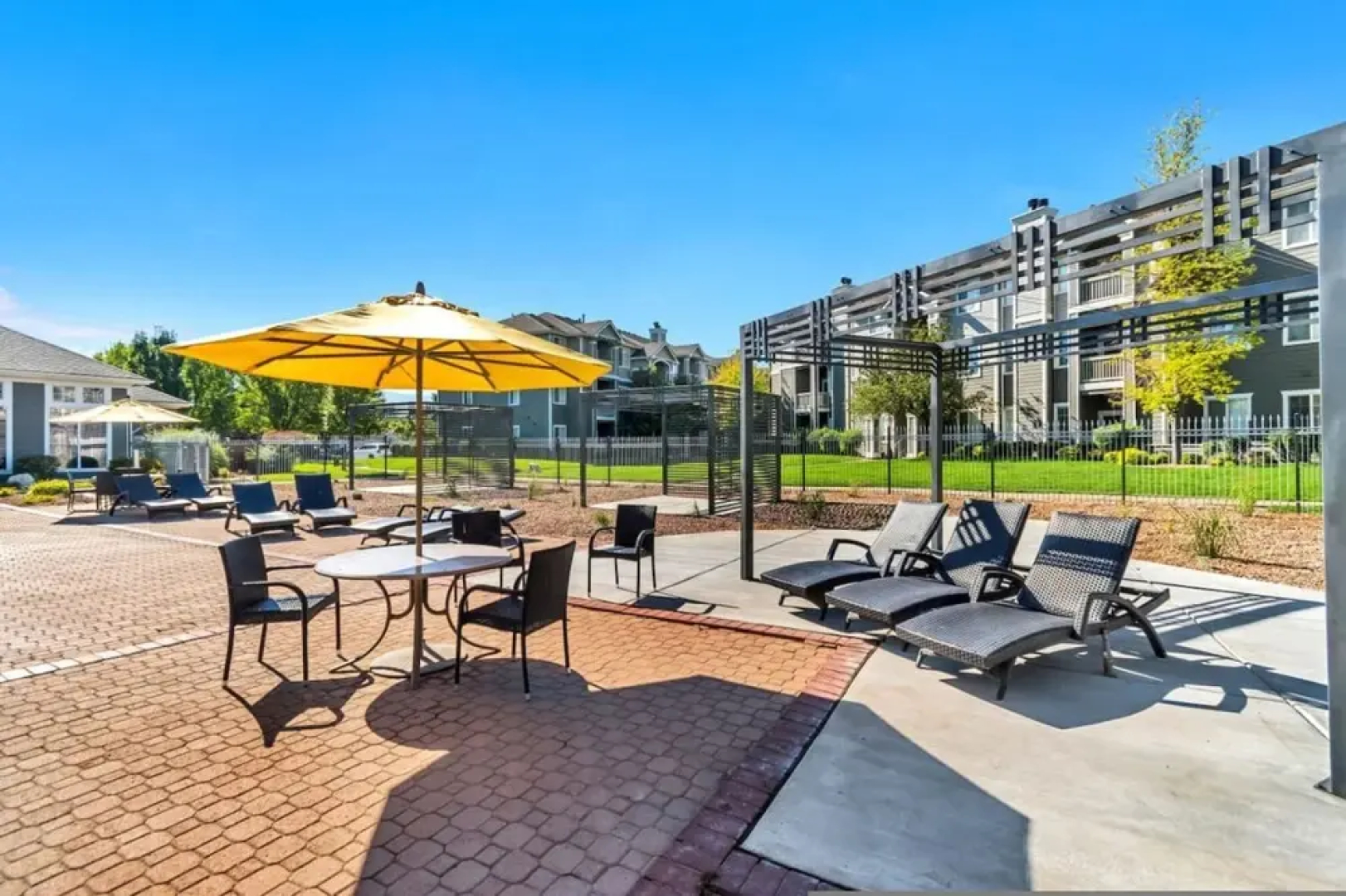 Quiet Apt - Close to Davis Conference - King Bed