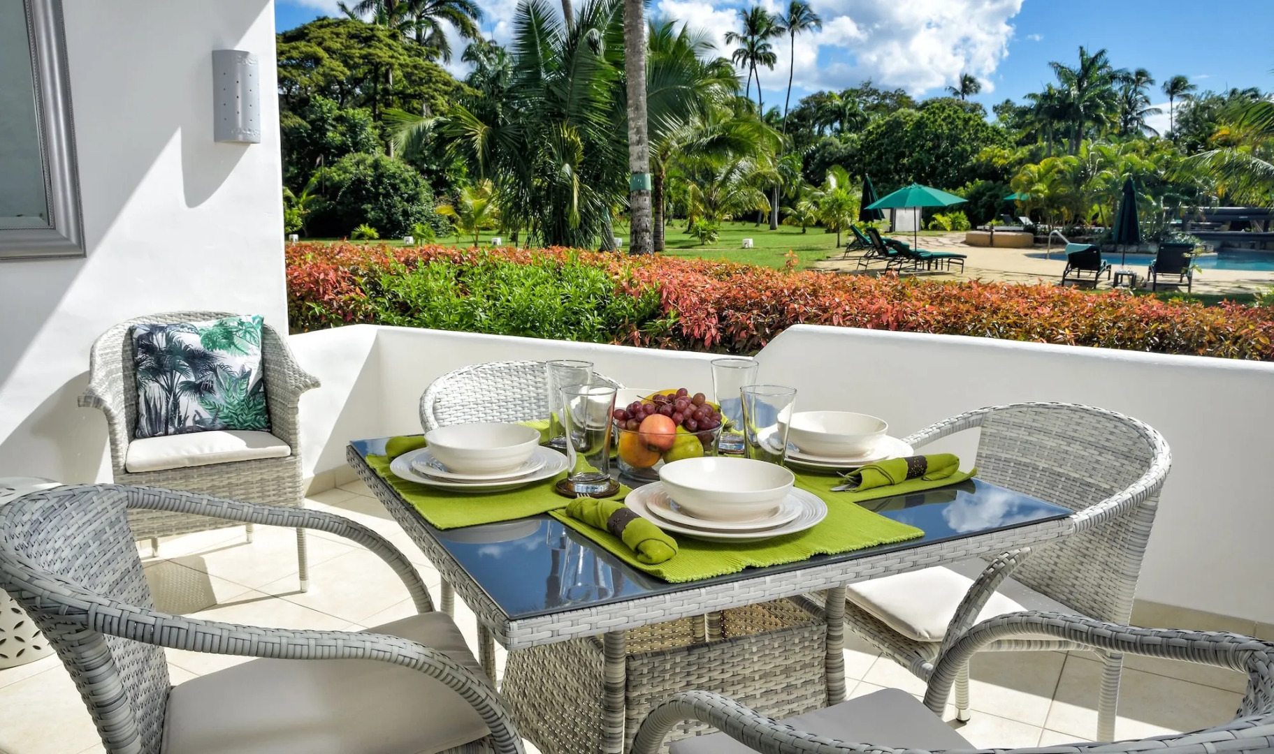 Royal Glitter Bay Villas