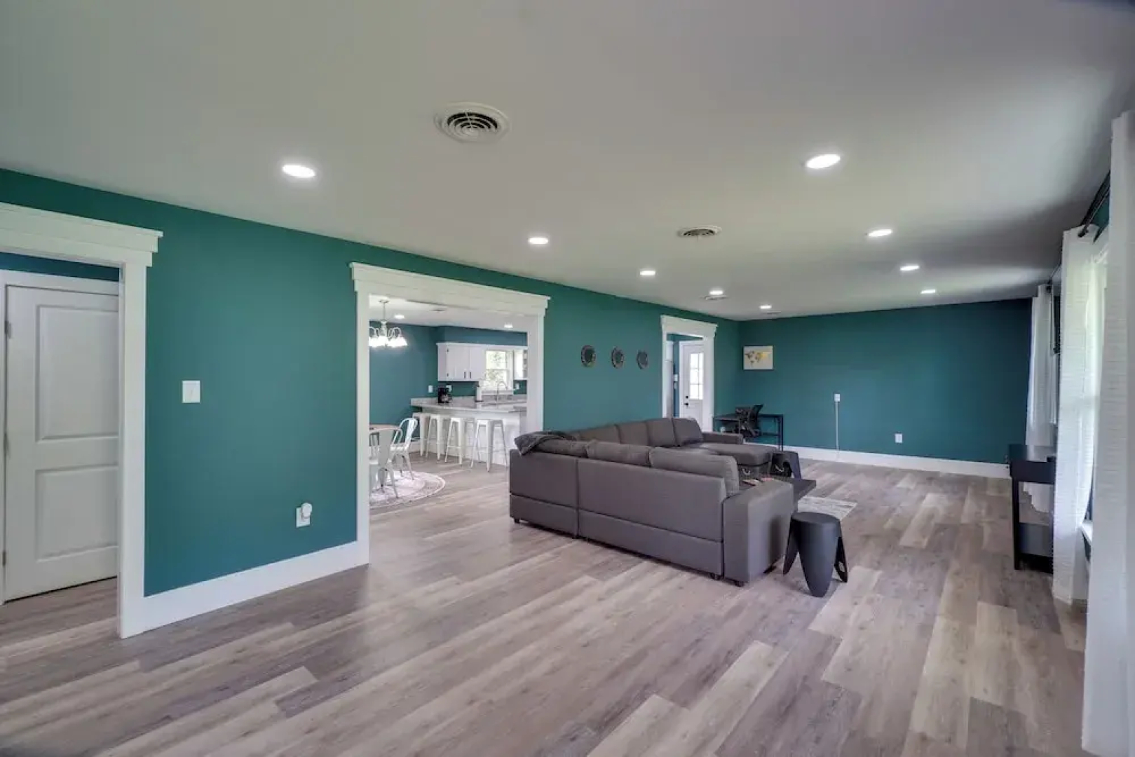 Walk to Stores: Home in Historic Shepherdstown!