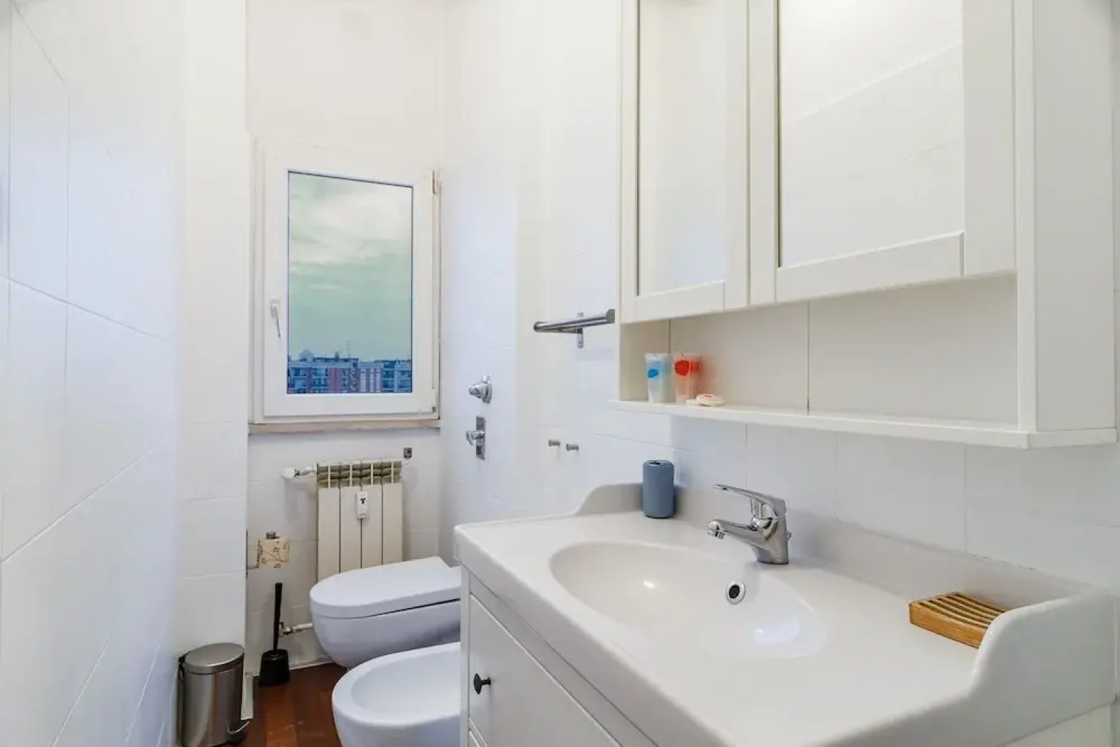 JOIVY Sleek Flat W/Balcony