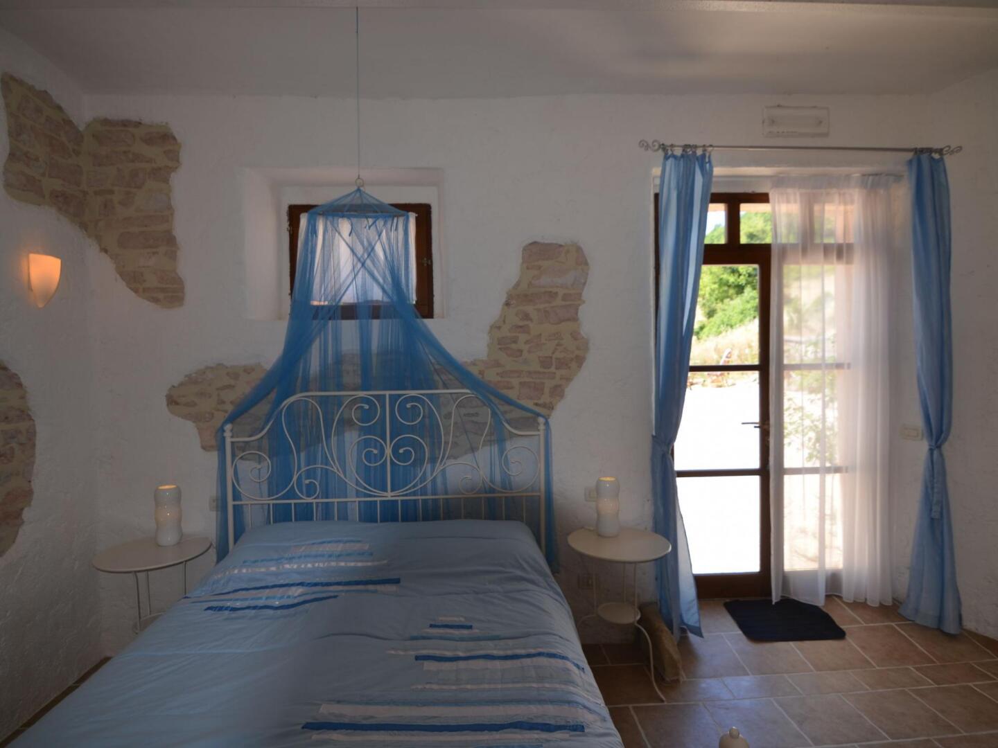 Cozy Couples Getaway w/ Wifi