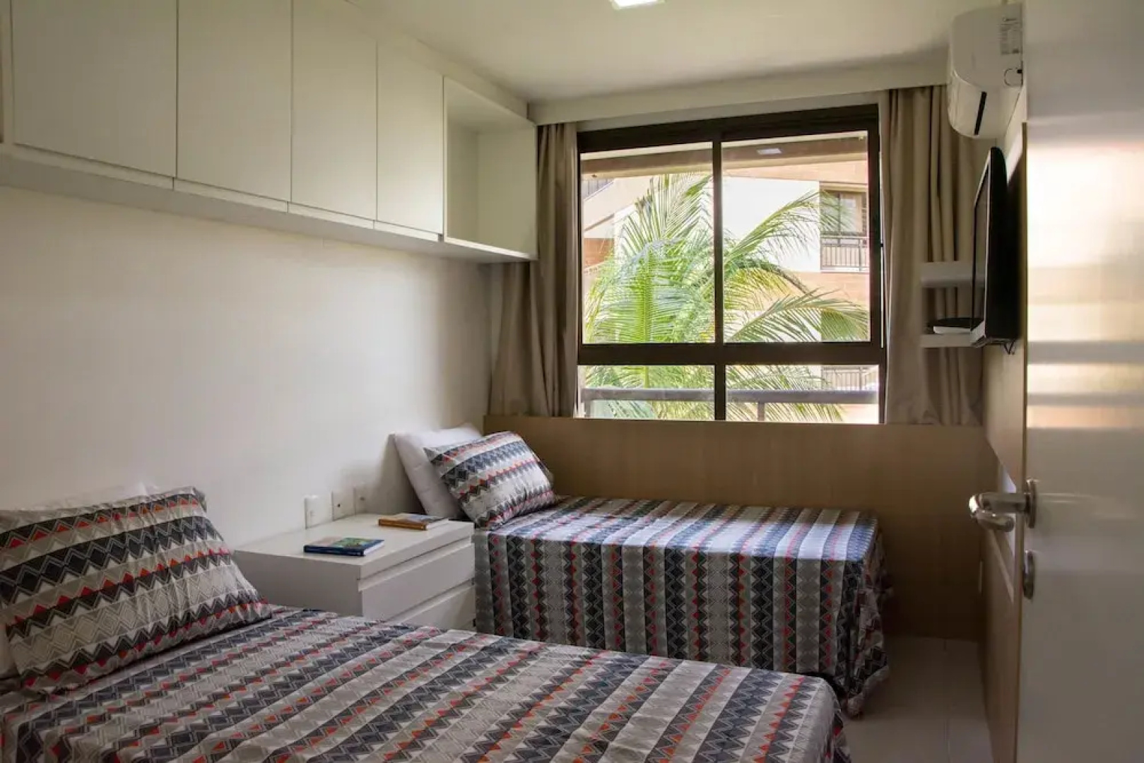 ML103 Luxuoso apartamento de 3 suítes no Mandara Lanai
