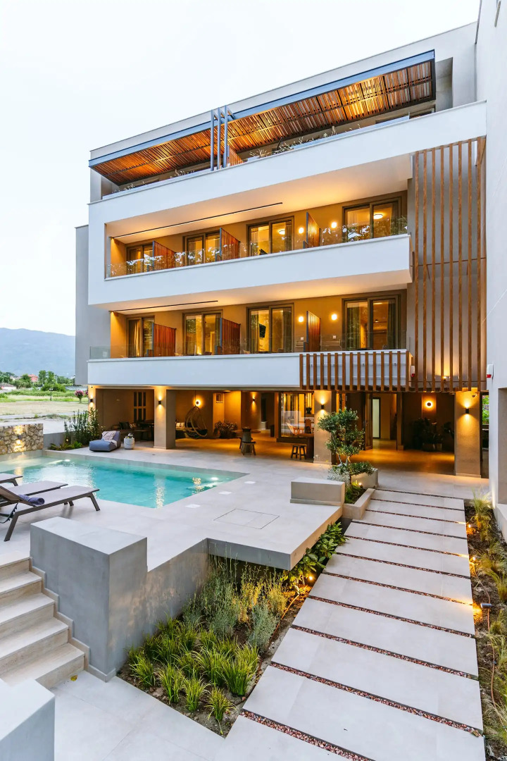 Funtukaki By The Pool