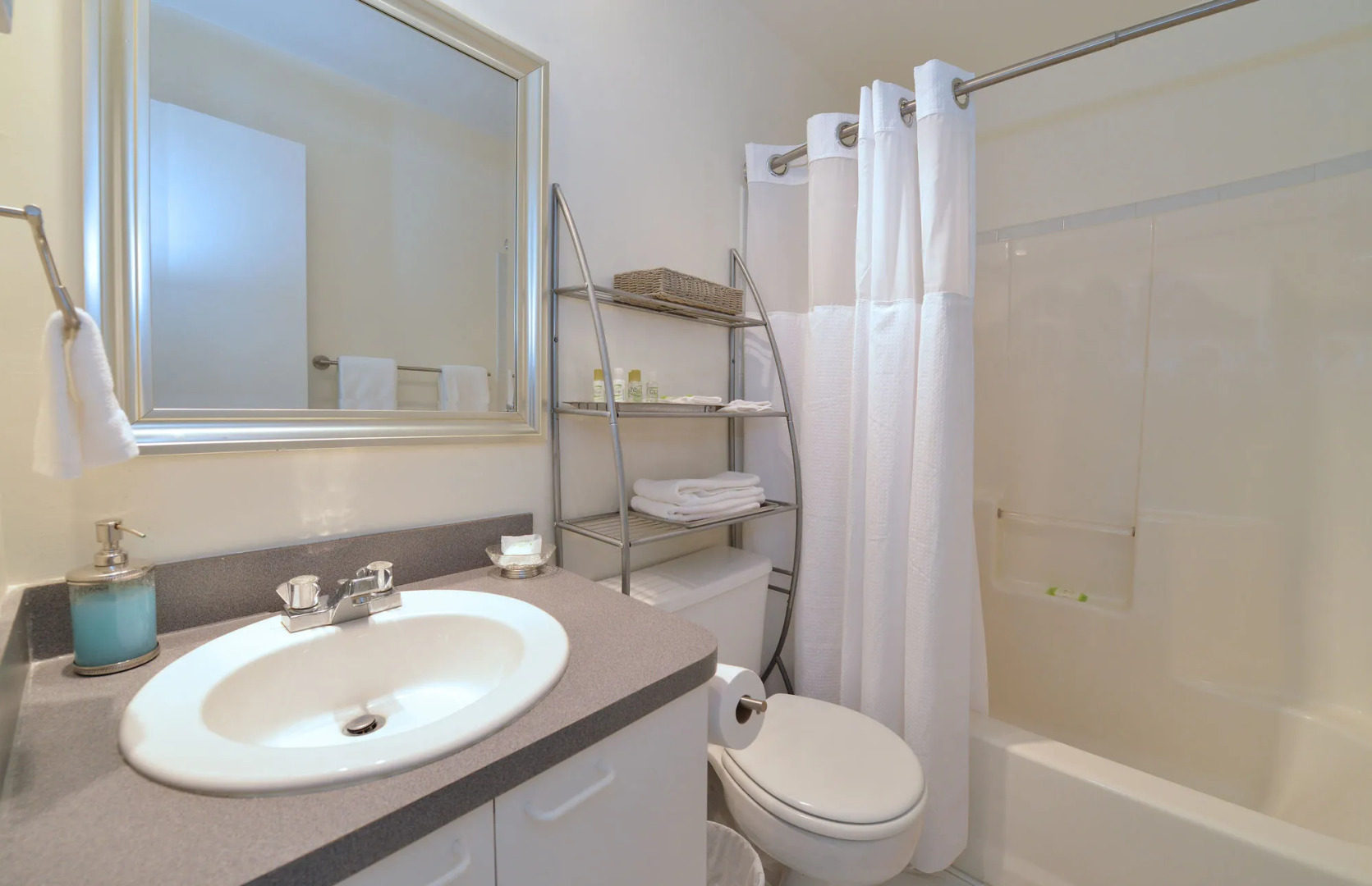 Hollywood by the Sea Hotel