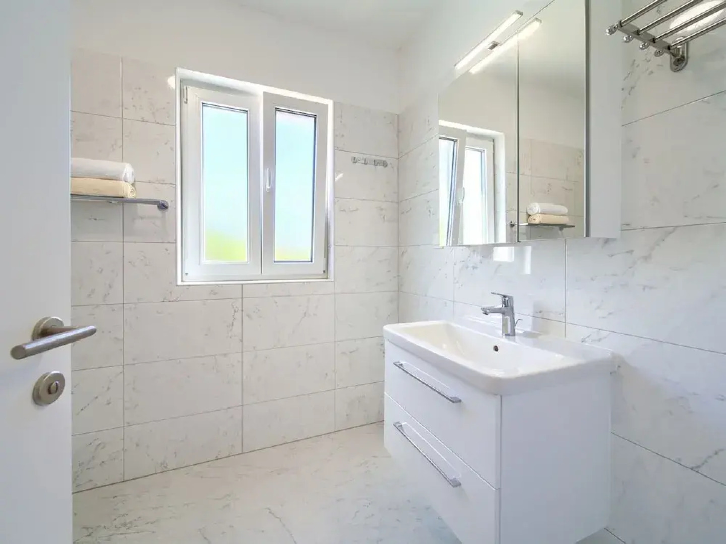 Villa in Cres With Sea Views & Pool