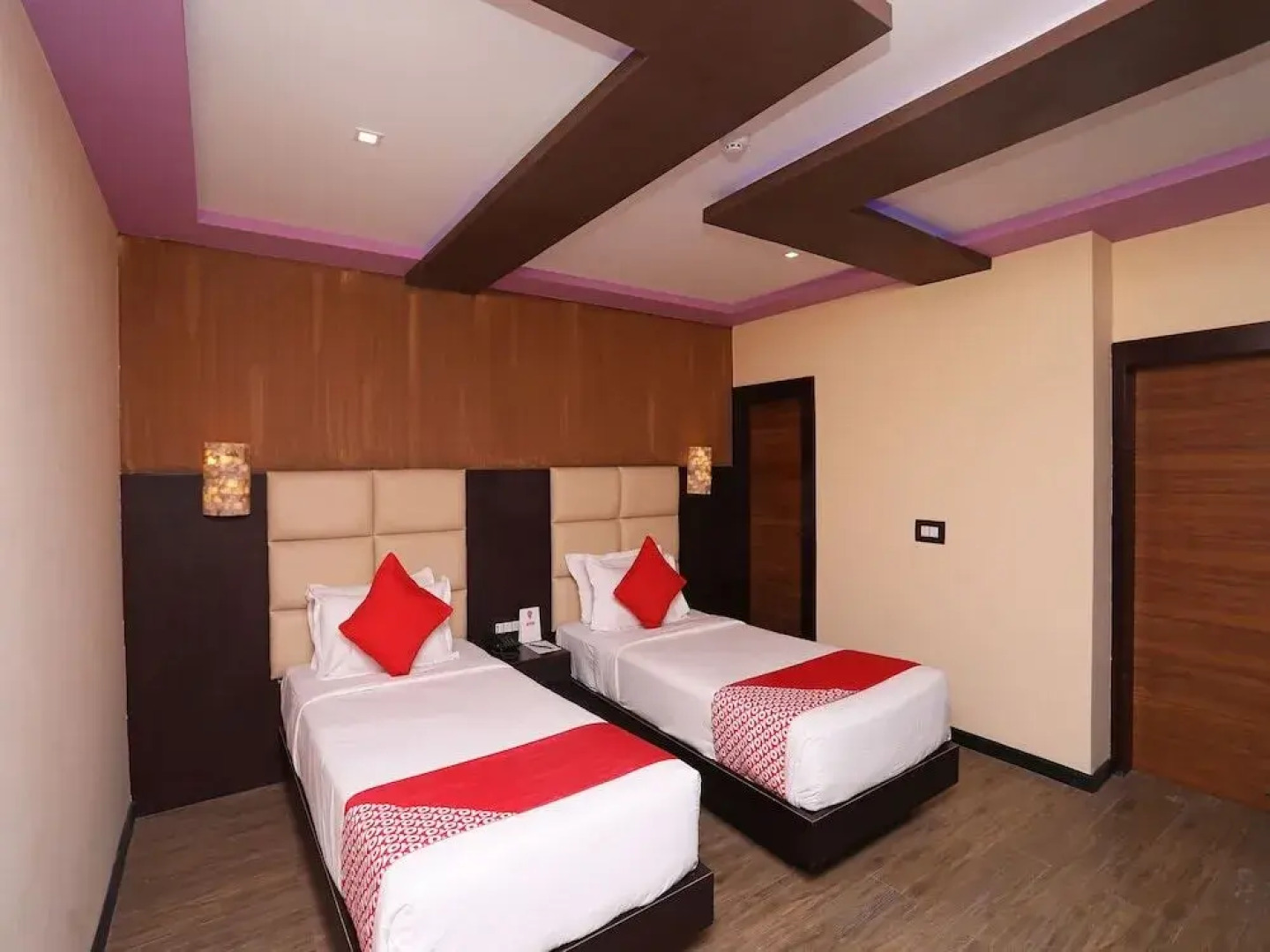 The Dolphin Palace By OYO Rooms