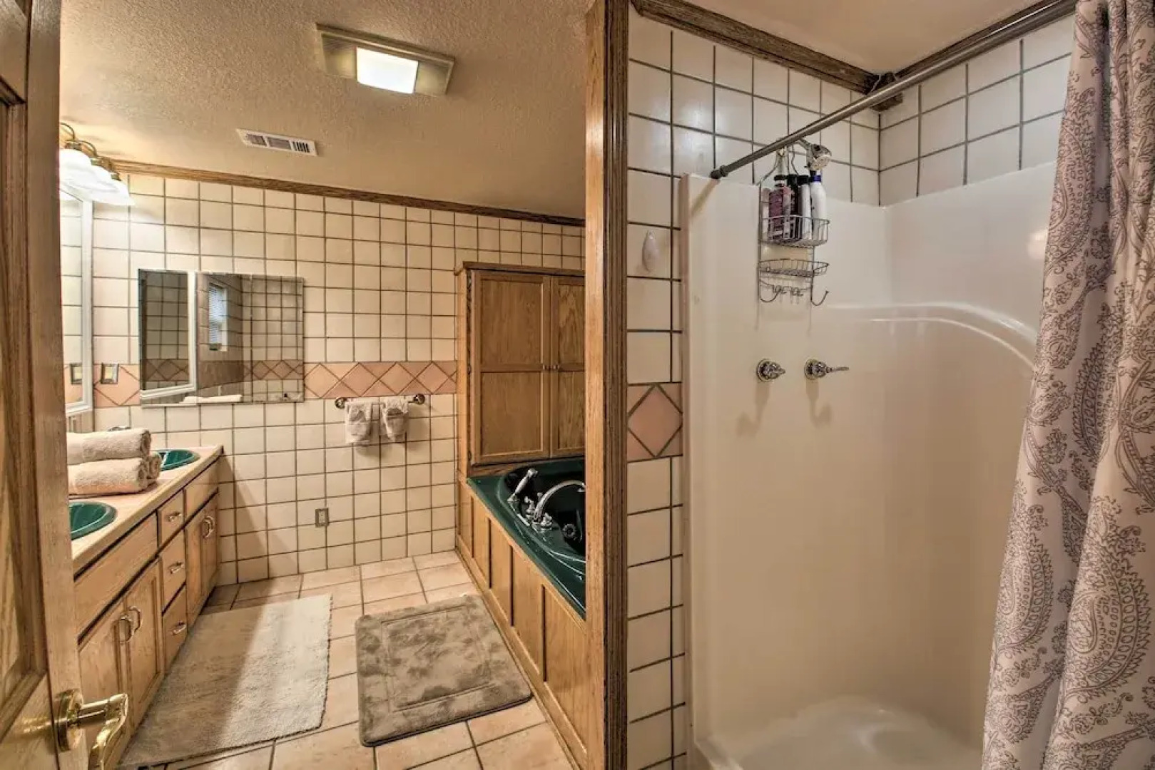 Lakefront Gem w/ Docks in Hot Springs!