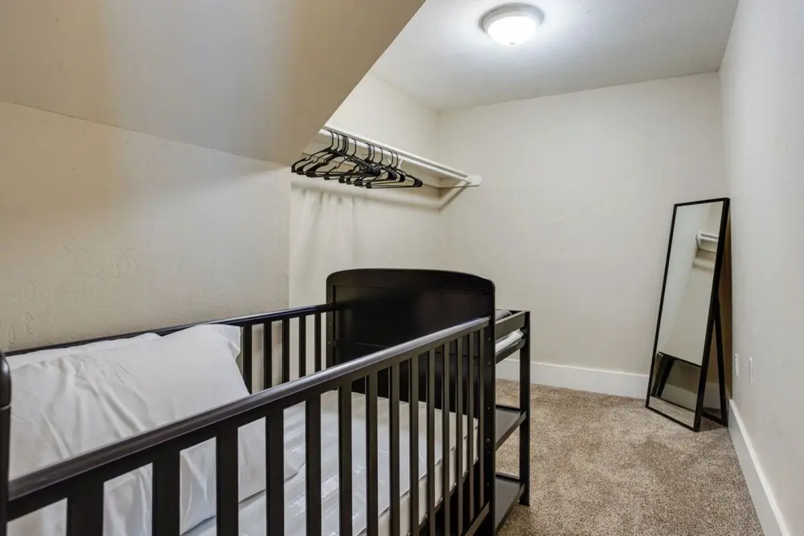 Chic Lawton Home, 5 Mins to Fort Sill!